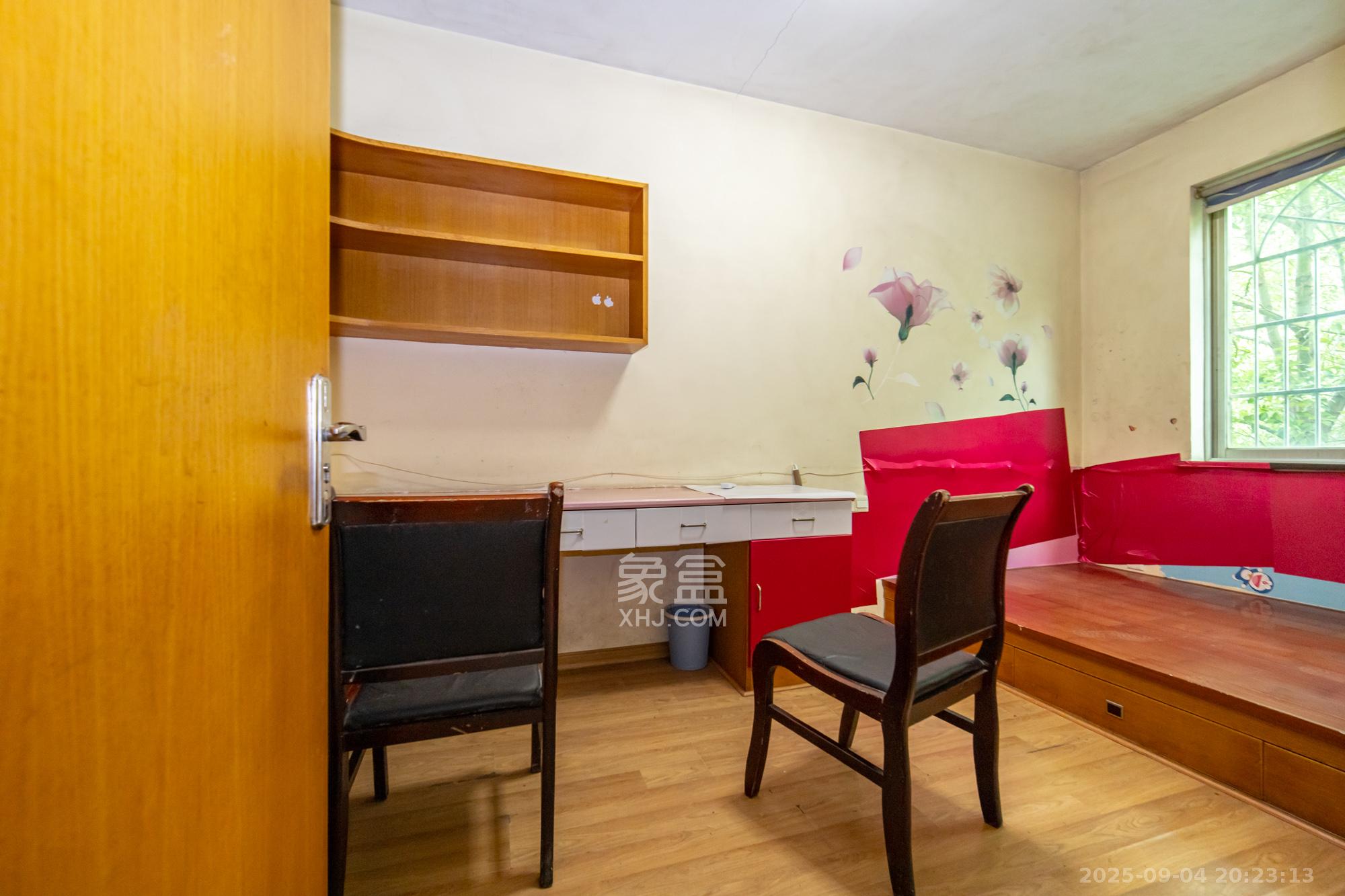 中南汽车世界 3室2厅1卫 38.8万 中南汽车世界 3室2厅1卫 38.8万卧室