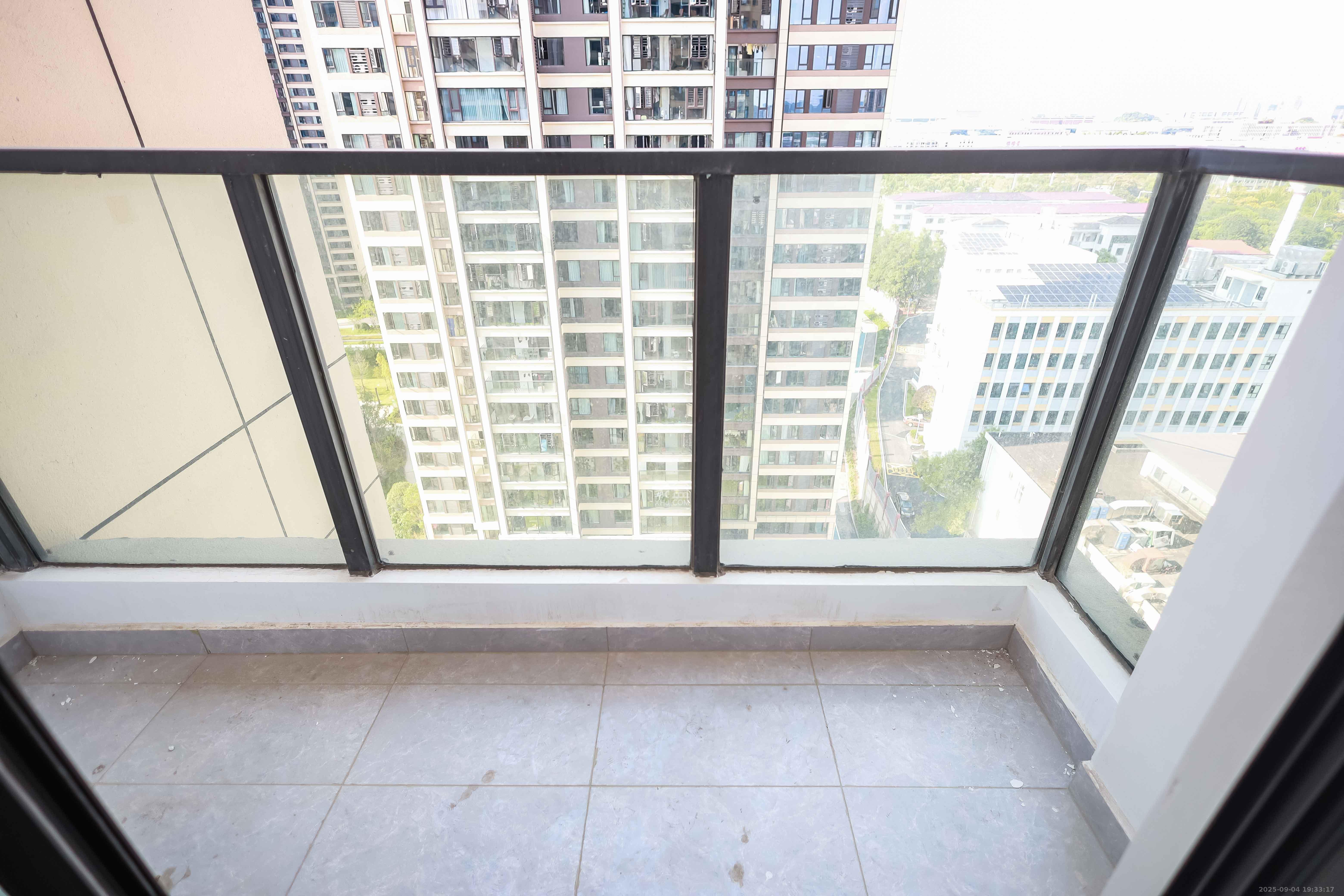 汉唐世家二期  4室2厅2卫    115.0万 汉唐世家二期  4室2厅2卫    115.0万阳台