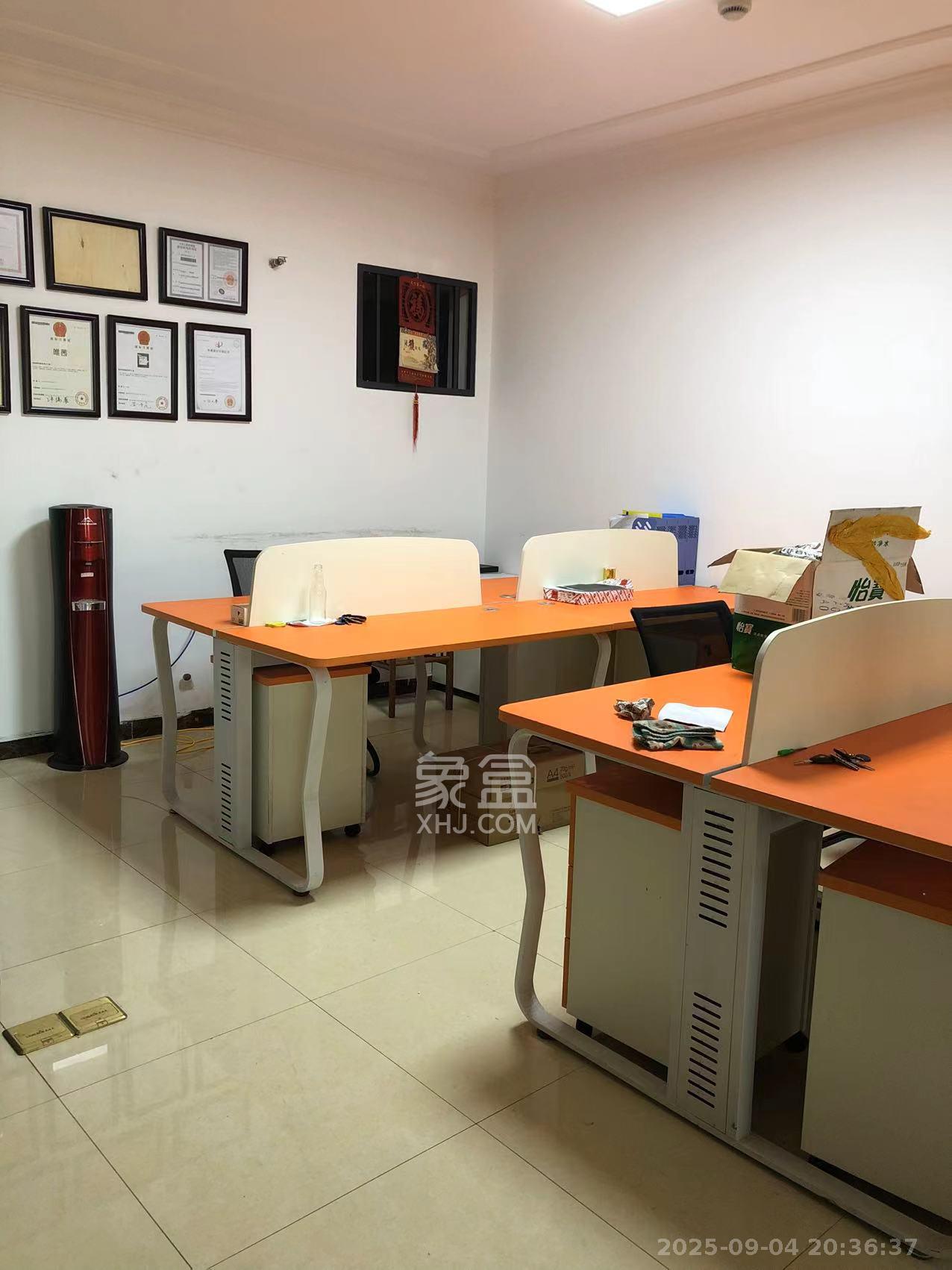 蓝湾国际广场 1室1厅1卫 2600.0元/月 蓝湾国际广场 1室1厅1卫 2600.0元/月室内图