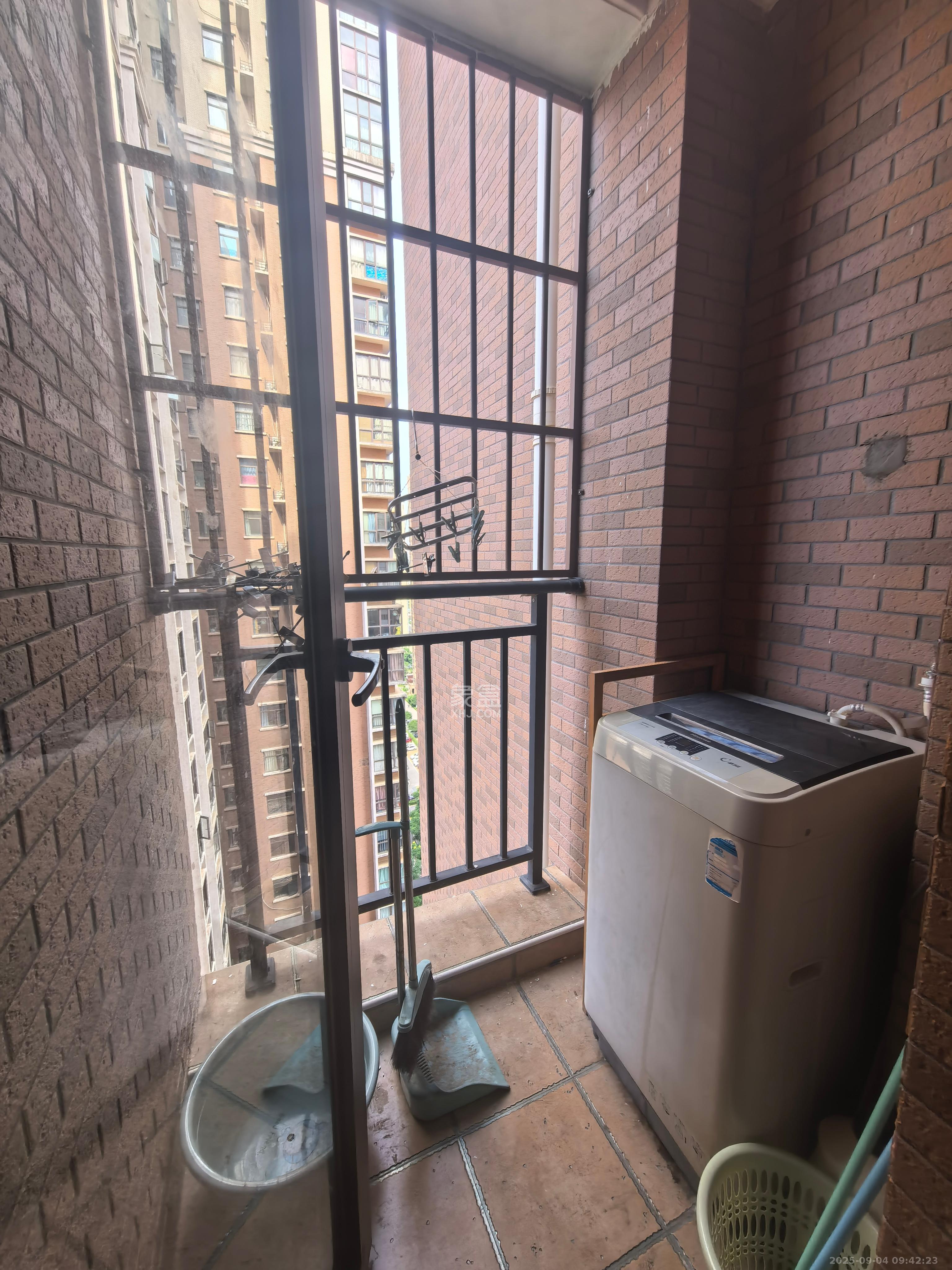 水岸世景  1室1厅1卫    850.0元/月室内图