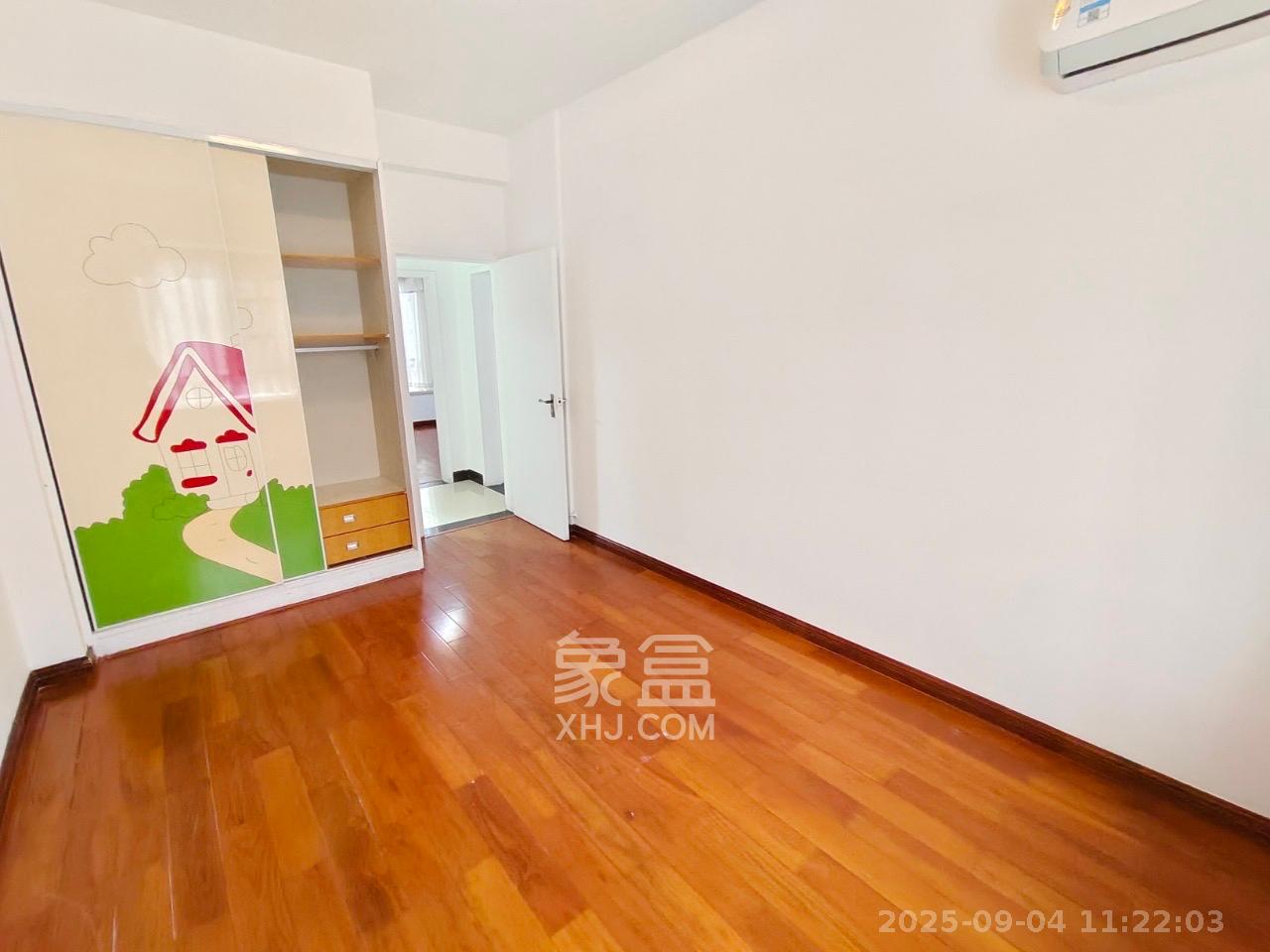 金色山庄  3室2厅2卫    3200.0元/月 金色山庄  3室2厅2卫    3200.0元/月室内图