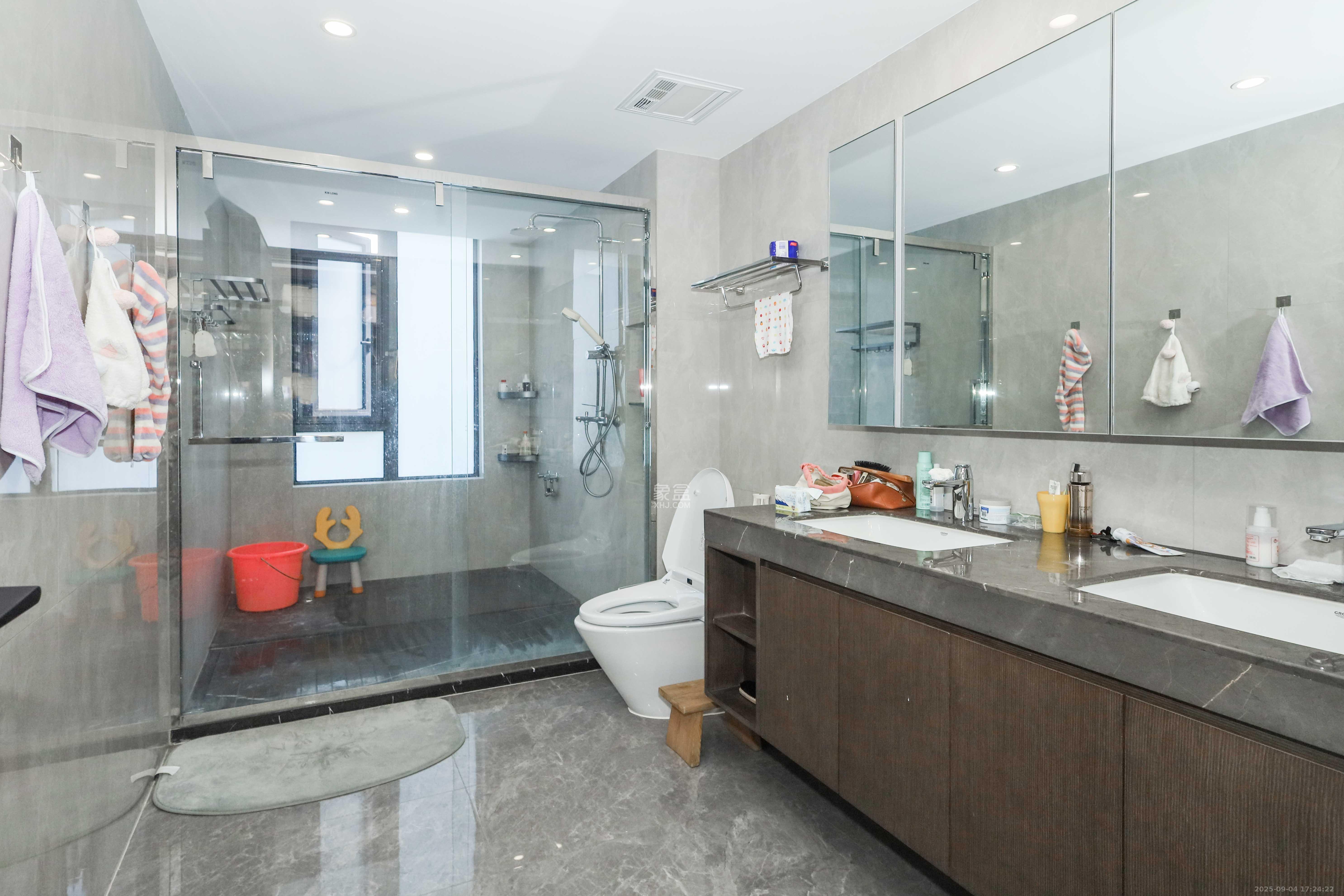 绿城招商桂语雲峯 5室2厅3卫 458.0万 绿城招商桂语雲峯 5室2厅3卫 458.0万卫生间