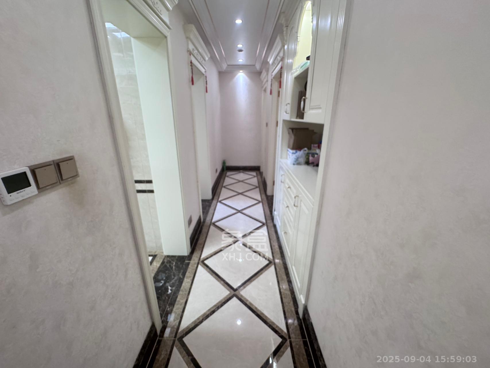 江河中央洋房 5室2厅3卫 28000.0元/月 江河中央洋房 5室2厅3卫 28000.0元/月室内图