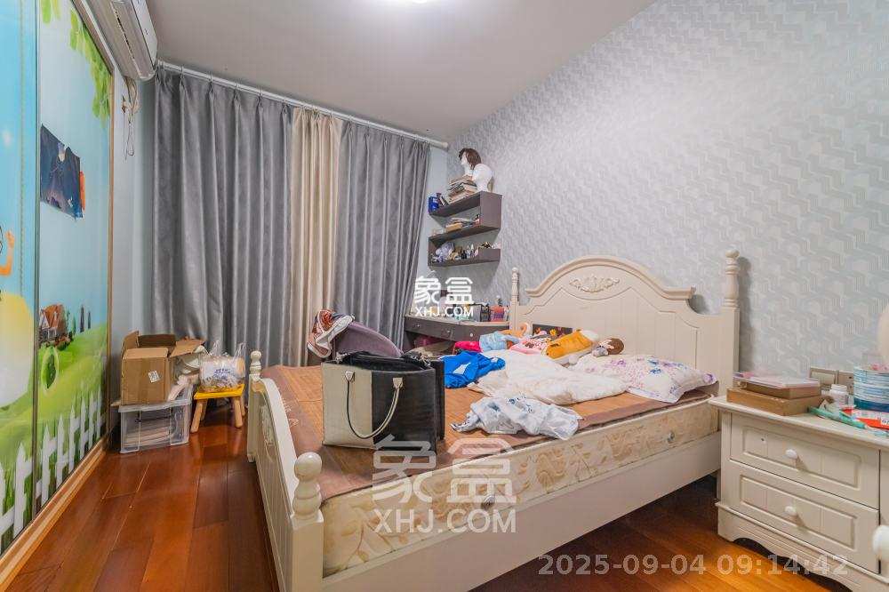 华润凤凰城三期 4室2厅2卫 3300.0元/月 华润凤凰城三期 4室2厅2卫 3300.0元/月室内图