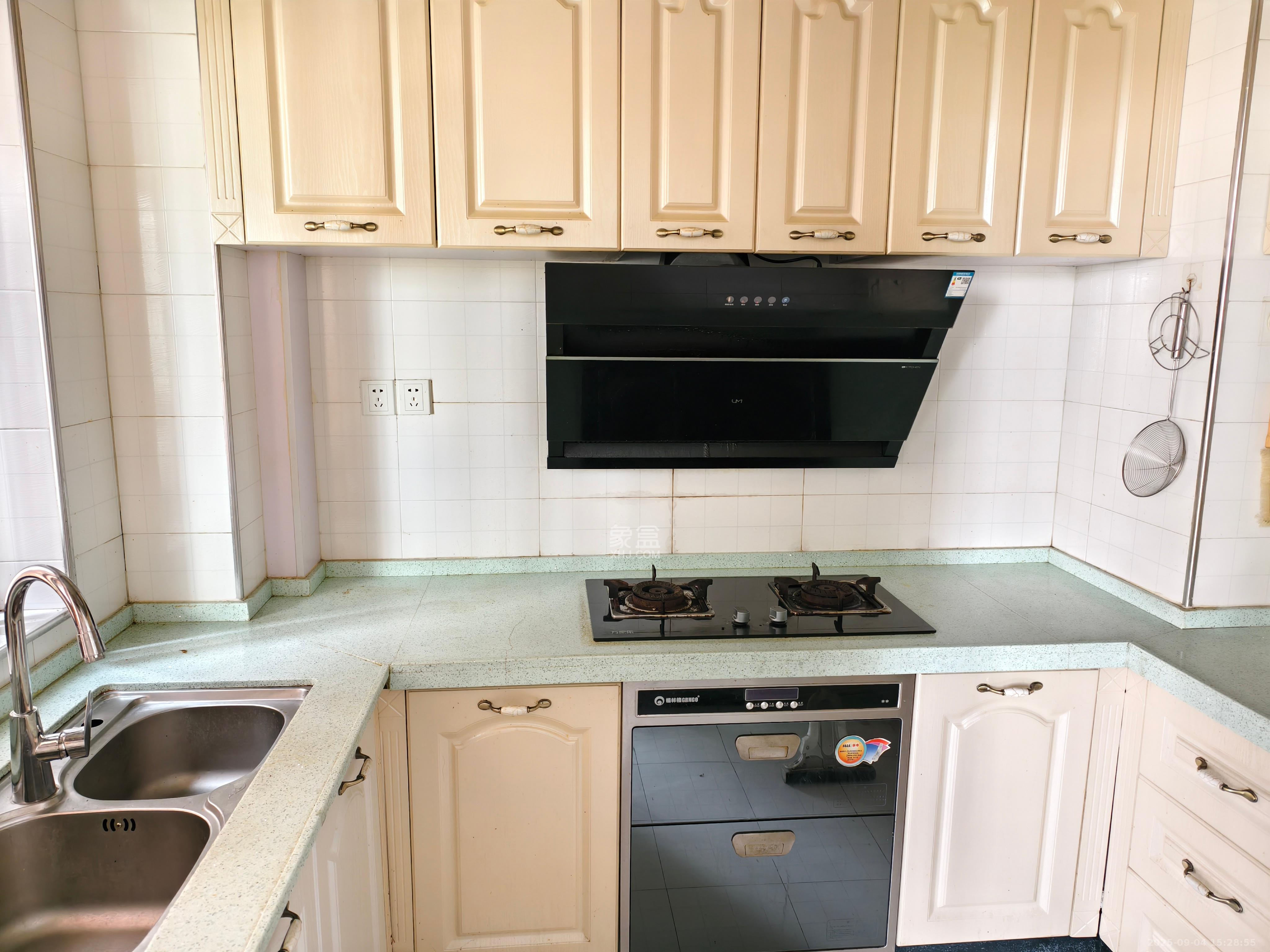 上海城小区  4室2厅2卫    2500.0元/月 上海城小区  4室2厅2卫    2500.0元/月室内图