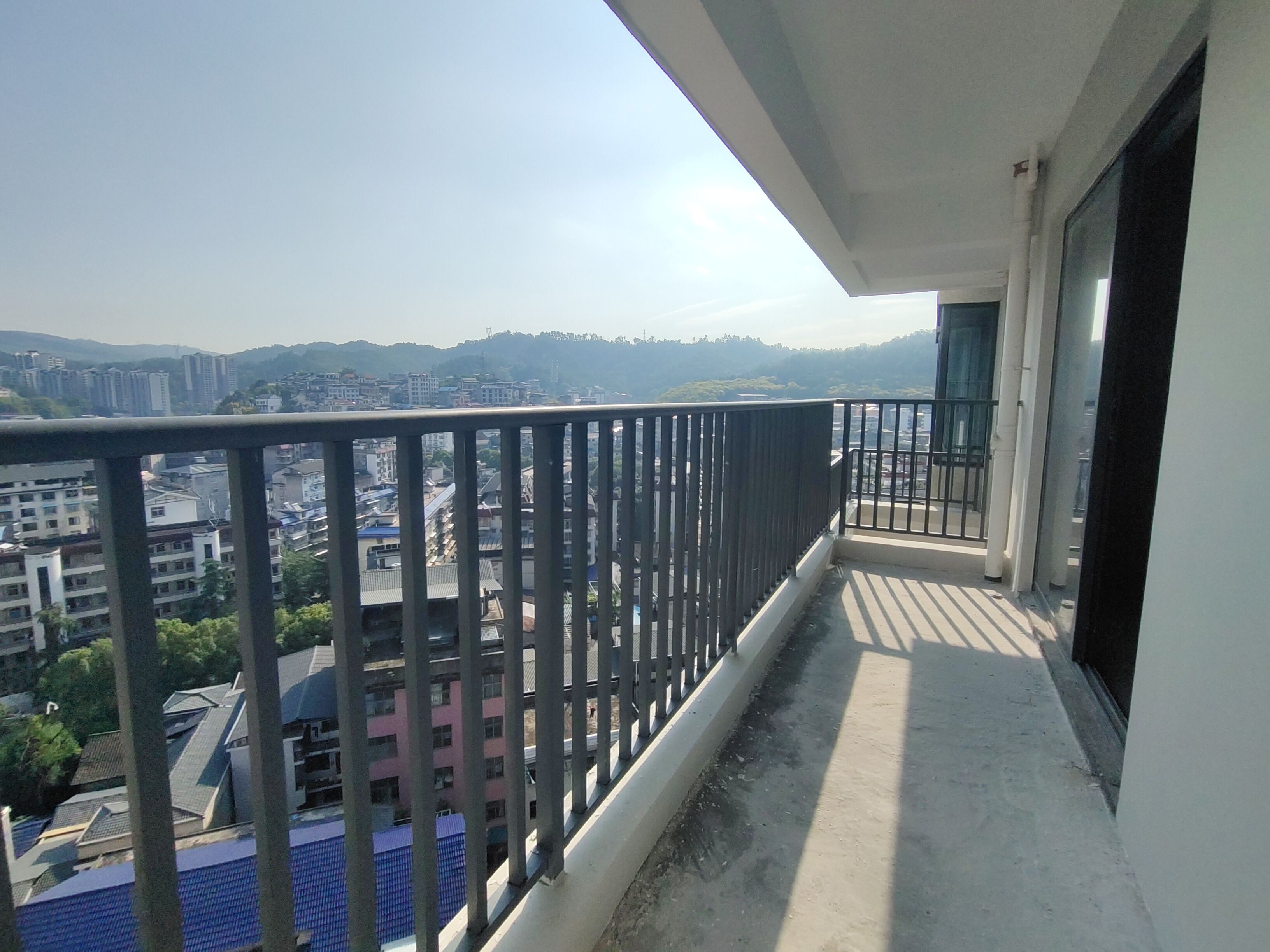 福天君庭  4室2厅3卫    142.0万 福天君庭  4室2厅3卫    142.0万客厅