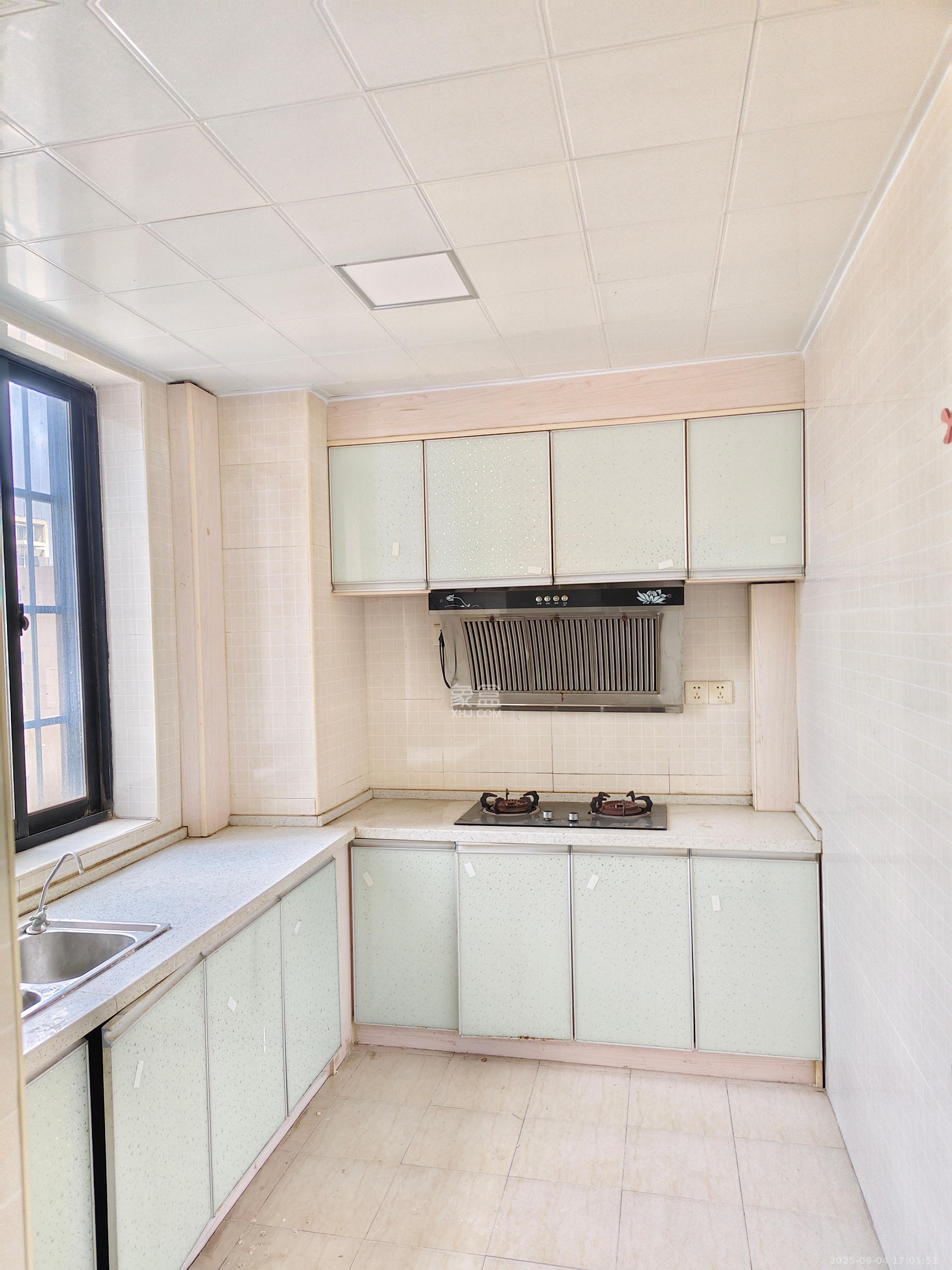 湘诚嘉园  4室2厅2卫    2600.0元/月室内图