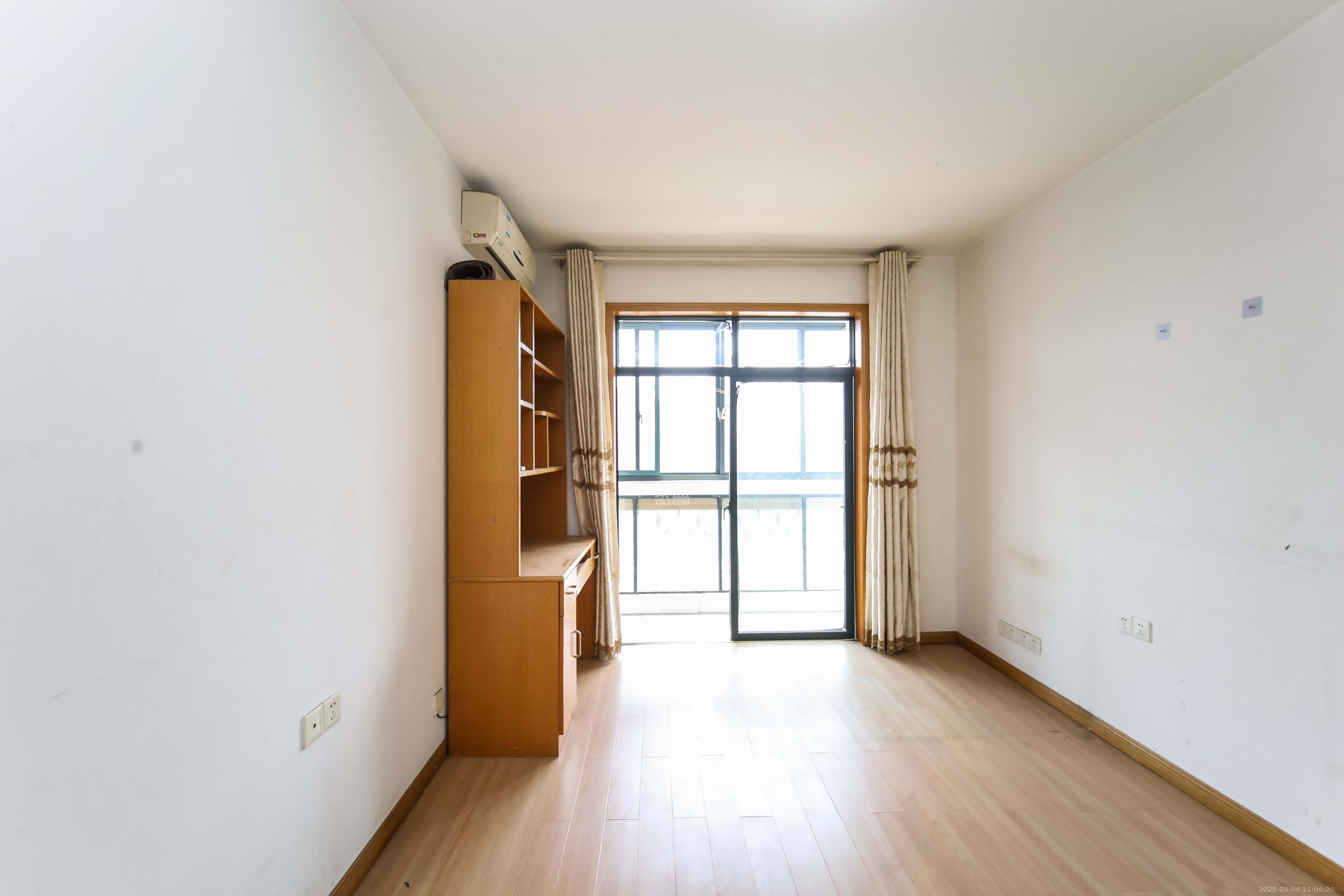 世嘉国际华城  3室2厅2卫    135.0万 世嘉国际华城  3室2厅2卫    135.0万卧室