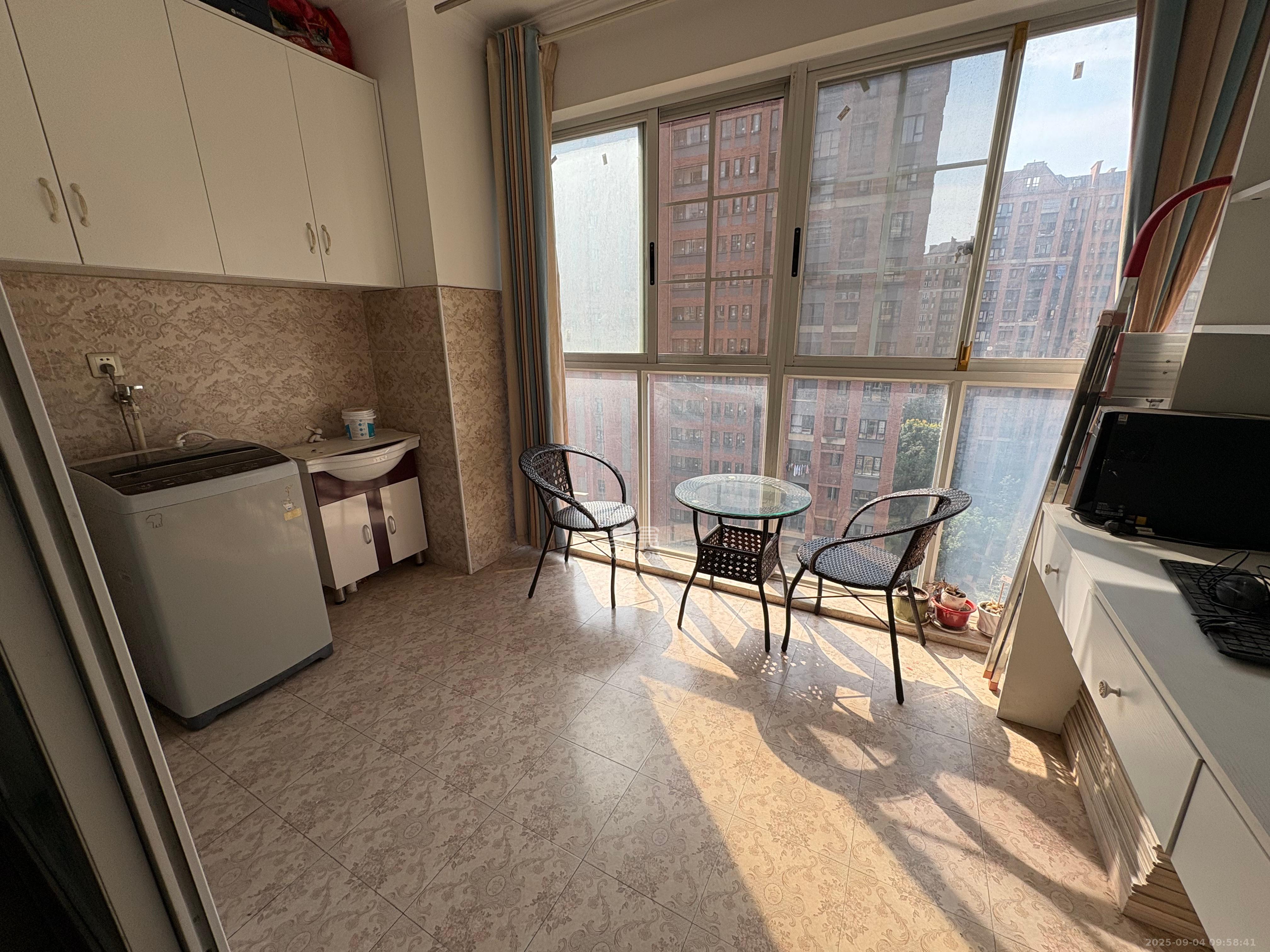 哈佛小镇(五矿哈佛小镇) 3室2厅1卫 1800.0元/月 哈佛小镇(五矿哈佛小镇) 3室2厅1卫 1800.0元/月室内图