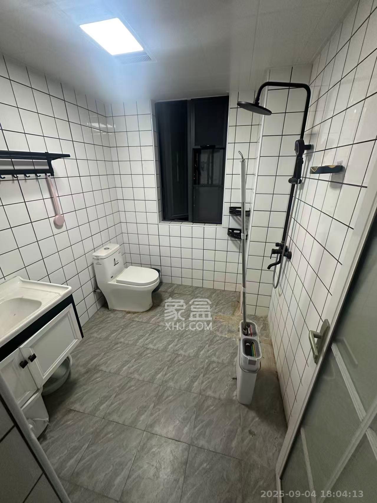 半山壹号  3室2厅1卫    2700.0元/月室内图