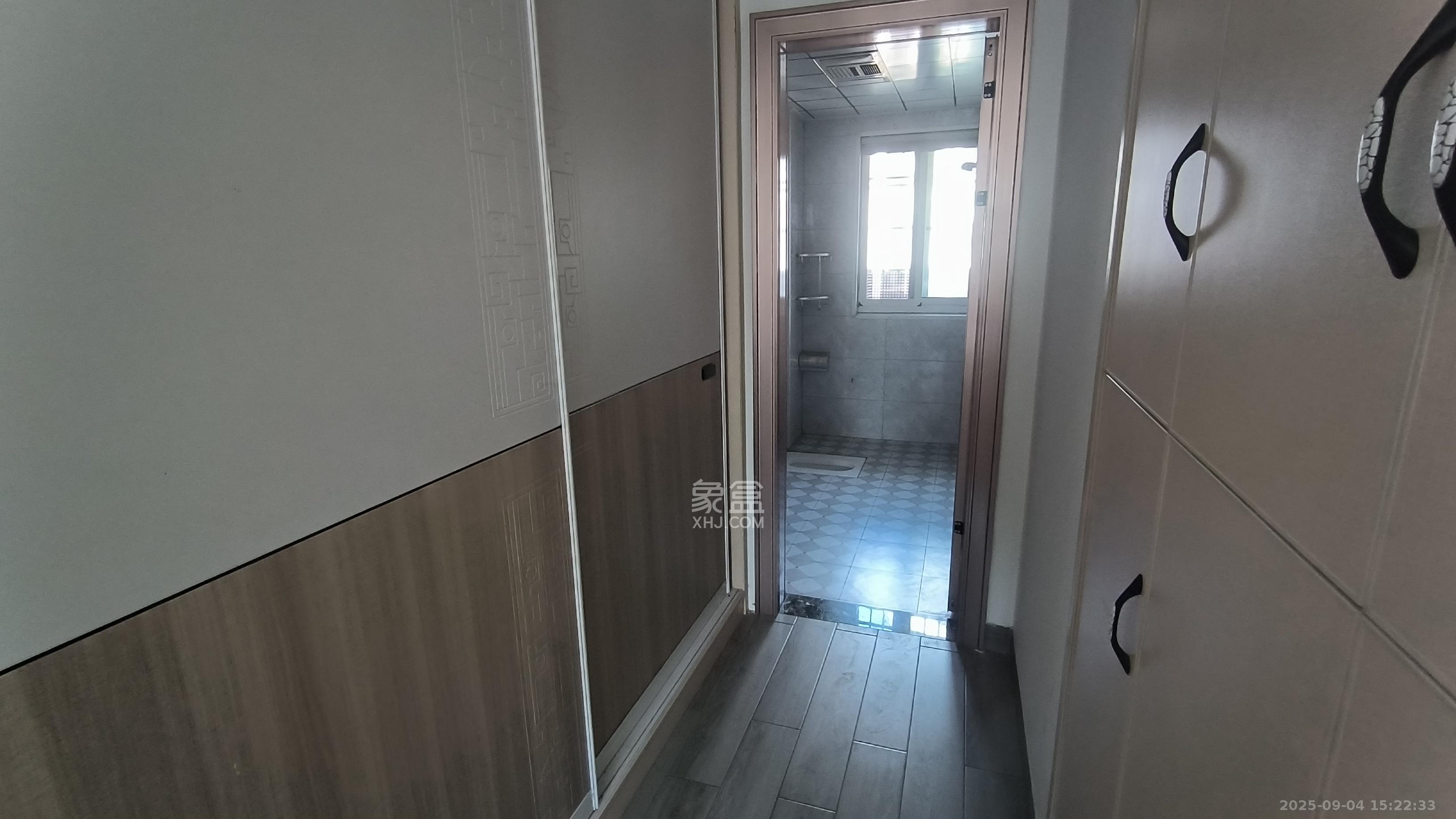 桥头家苑一期  3室2厅2卫    2200.0元/月室内图