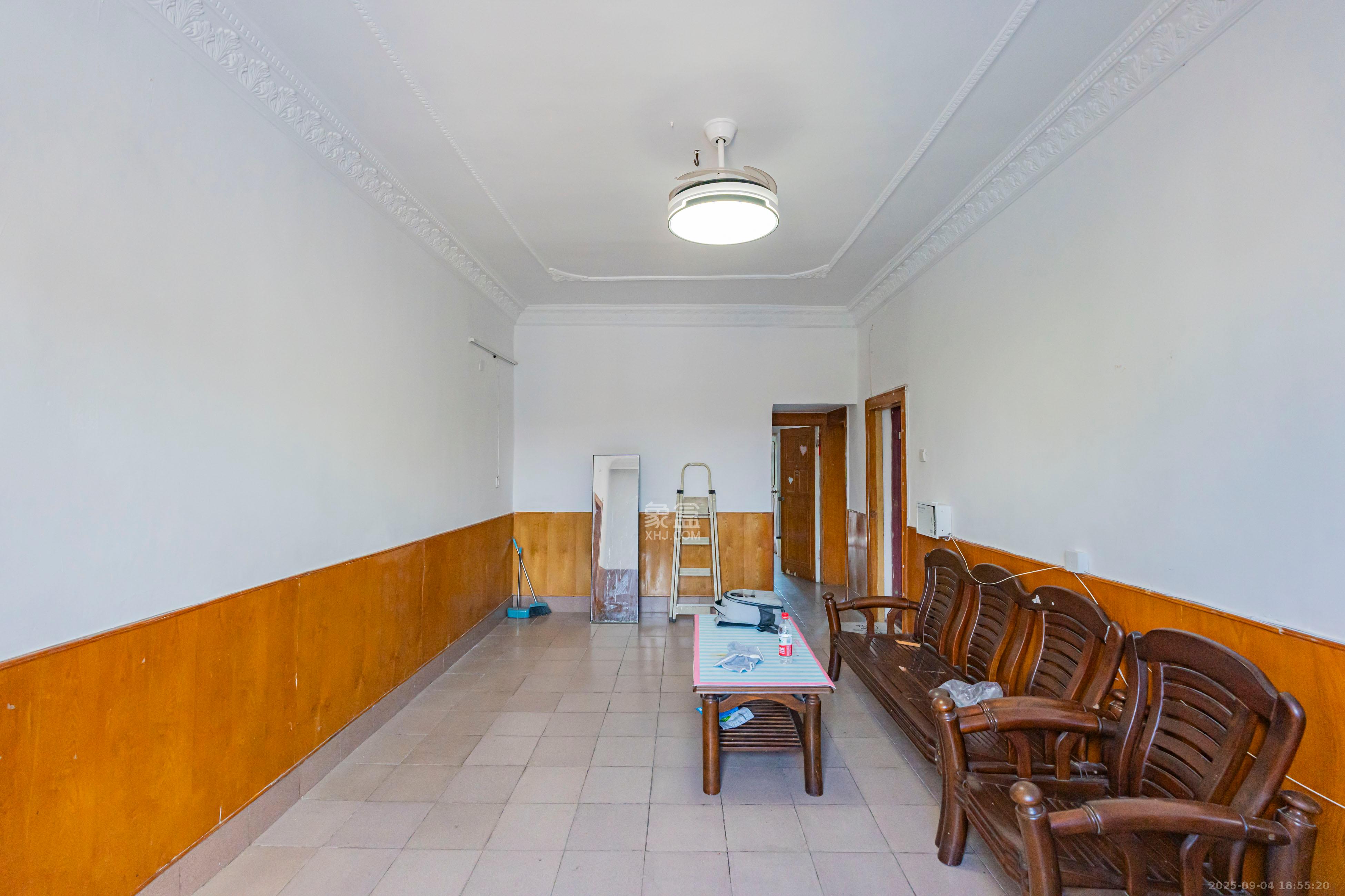 营盘街社区 2室1厅1卫 55.0万 营盘街社区 2室1厅1卫 55.0万客厅