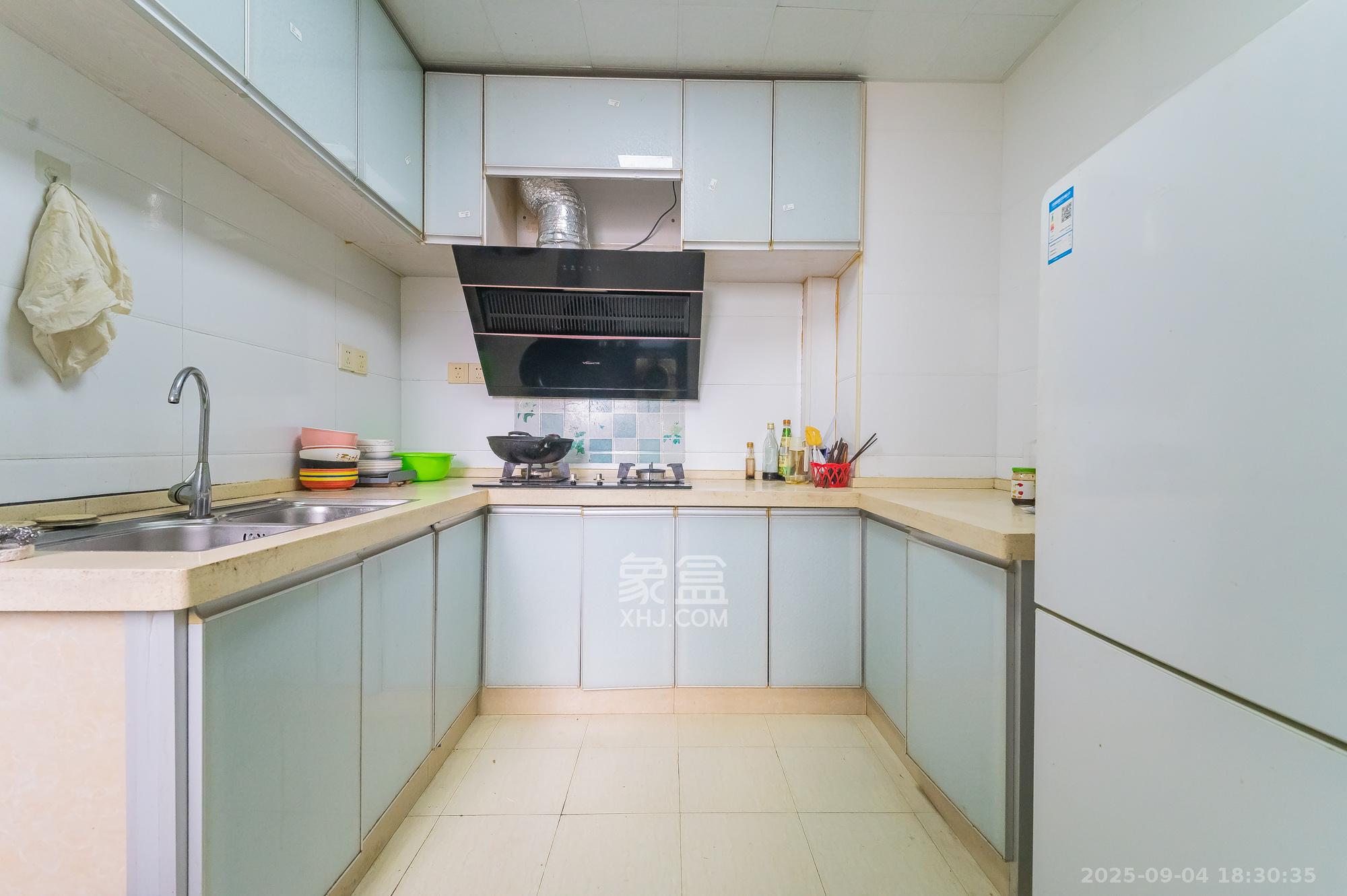 蓝山郡 2室2厅1卫 54.0万 蓝山郡 2室2厅1卫 54.0万厨房