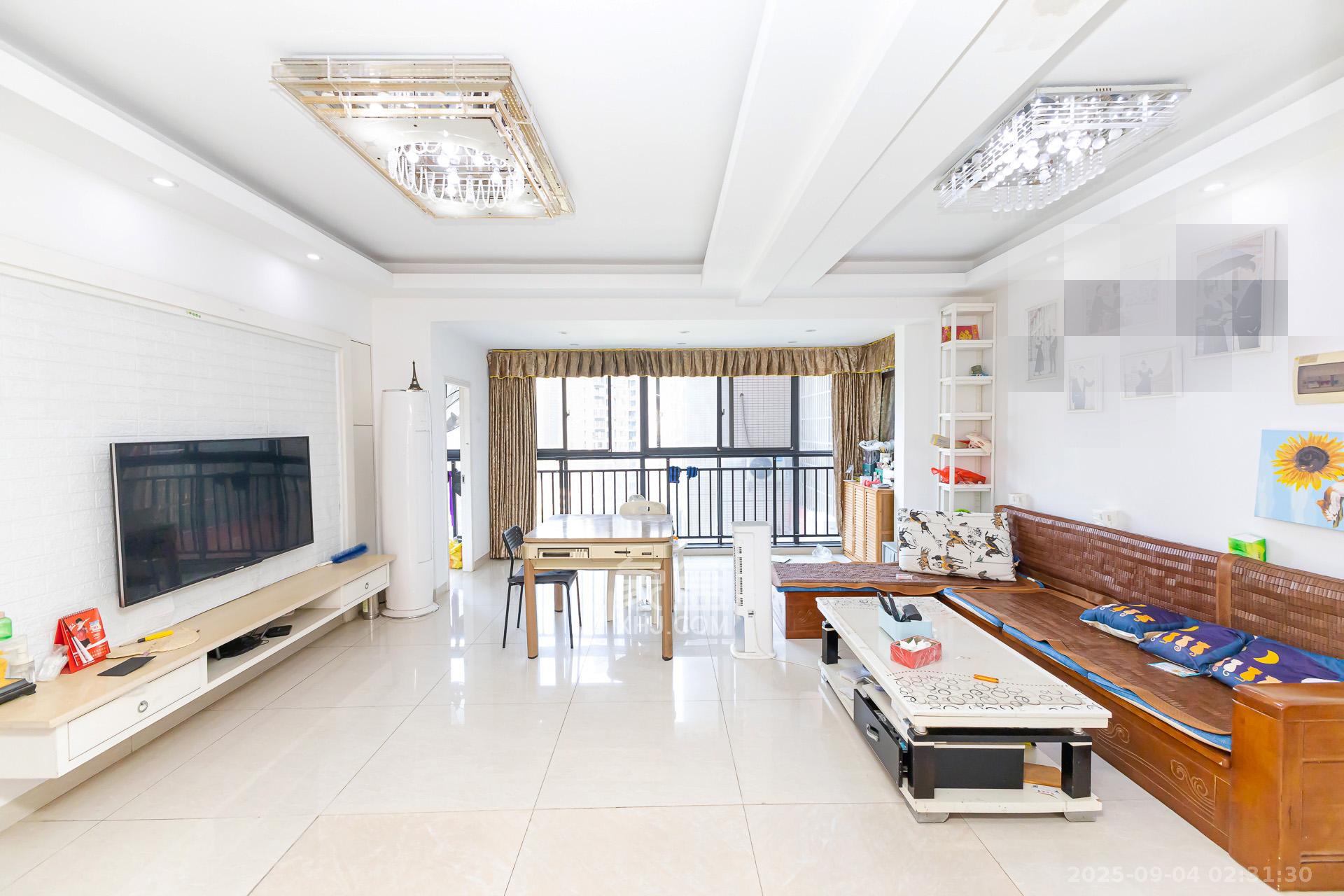 浩龙音乐界 4室2厅2卫 60.0万 浩龙音乐界 4室2厅2卫 60.0万客厅