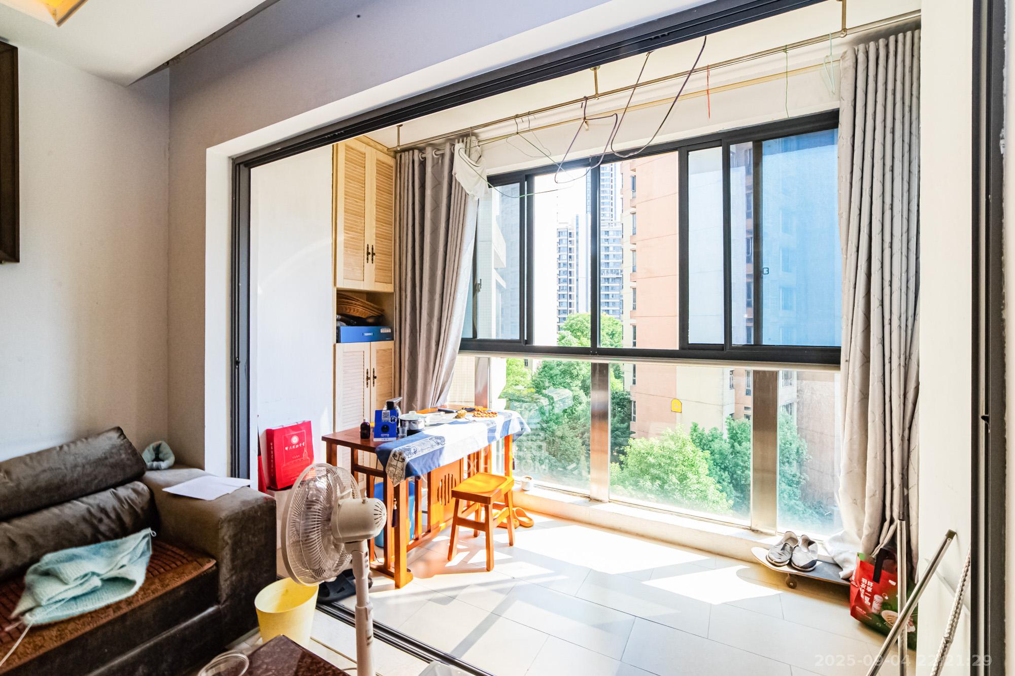 珠江花城四期花盛 3室2厅2卫 116.0万 珠江花城四期花盛 3室2厅2卫 116.0万阳台