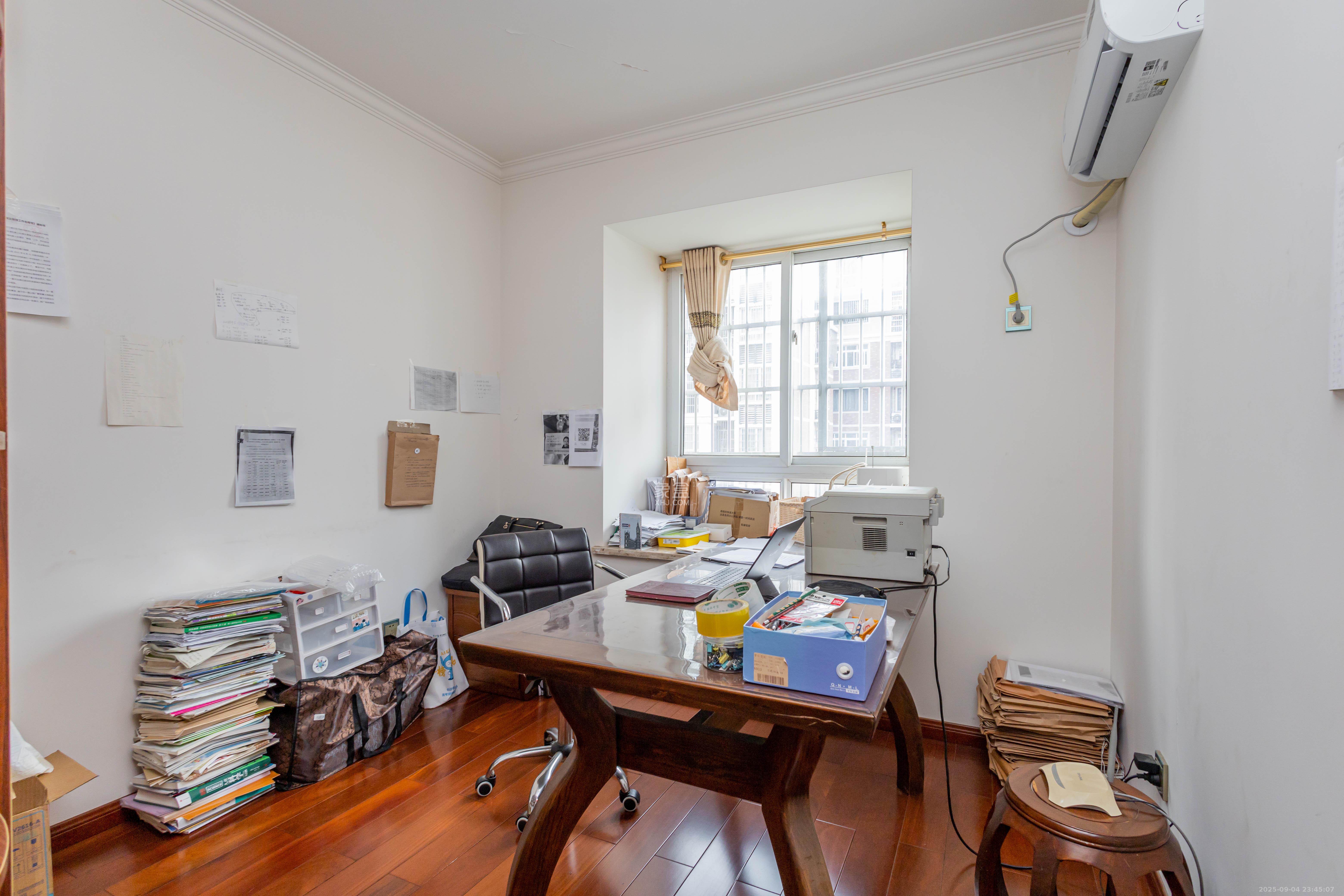 嘉盛和园 4室2厅2卫 99.78万 嘉盛和园 4室2厅2卫 99.78万卧室