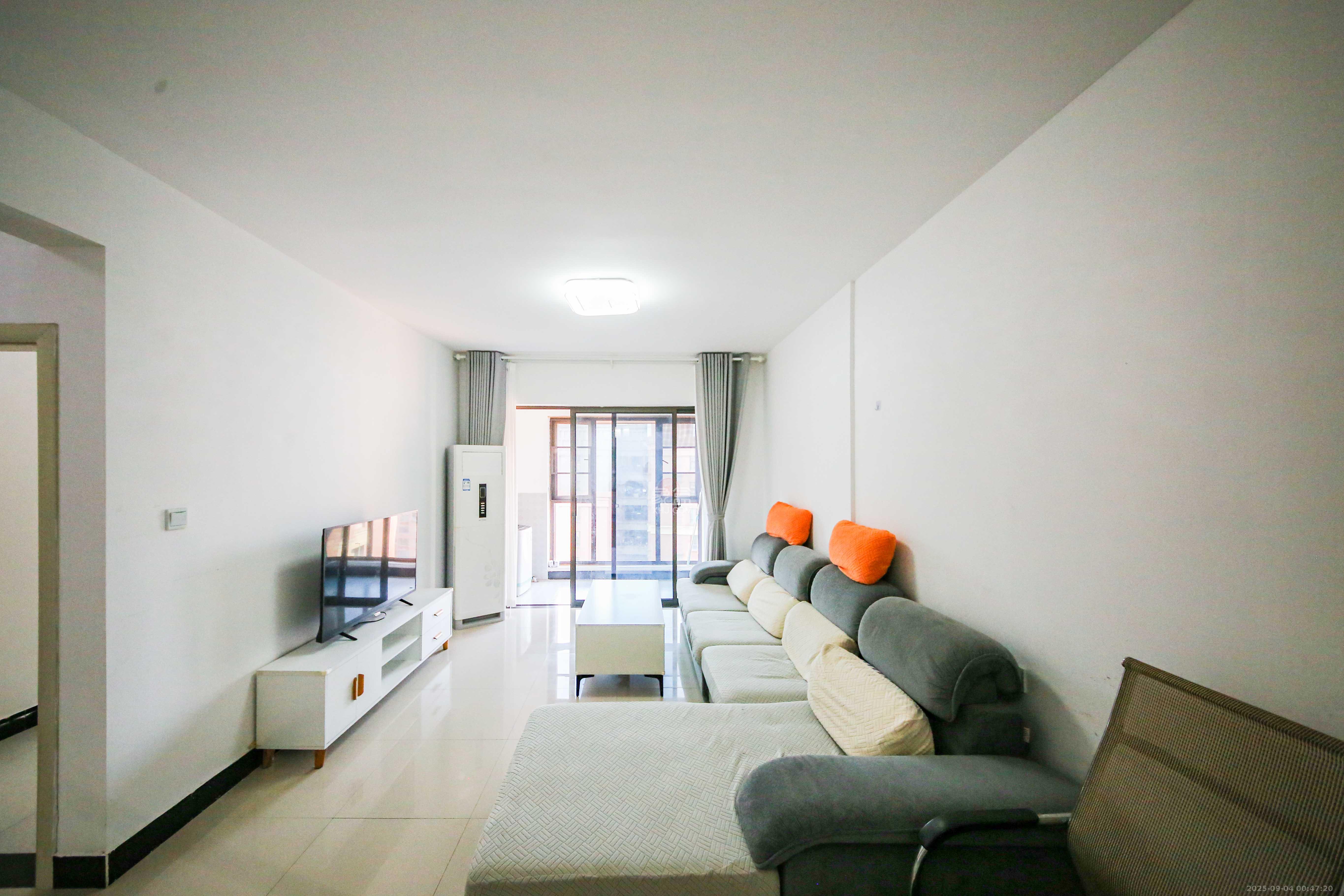 润屋美院 3室2厅1卫 88.0万 润屋美院 3室2厅1卫 88.0万客厅