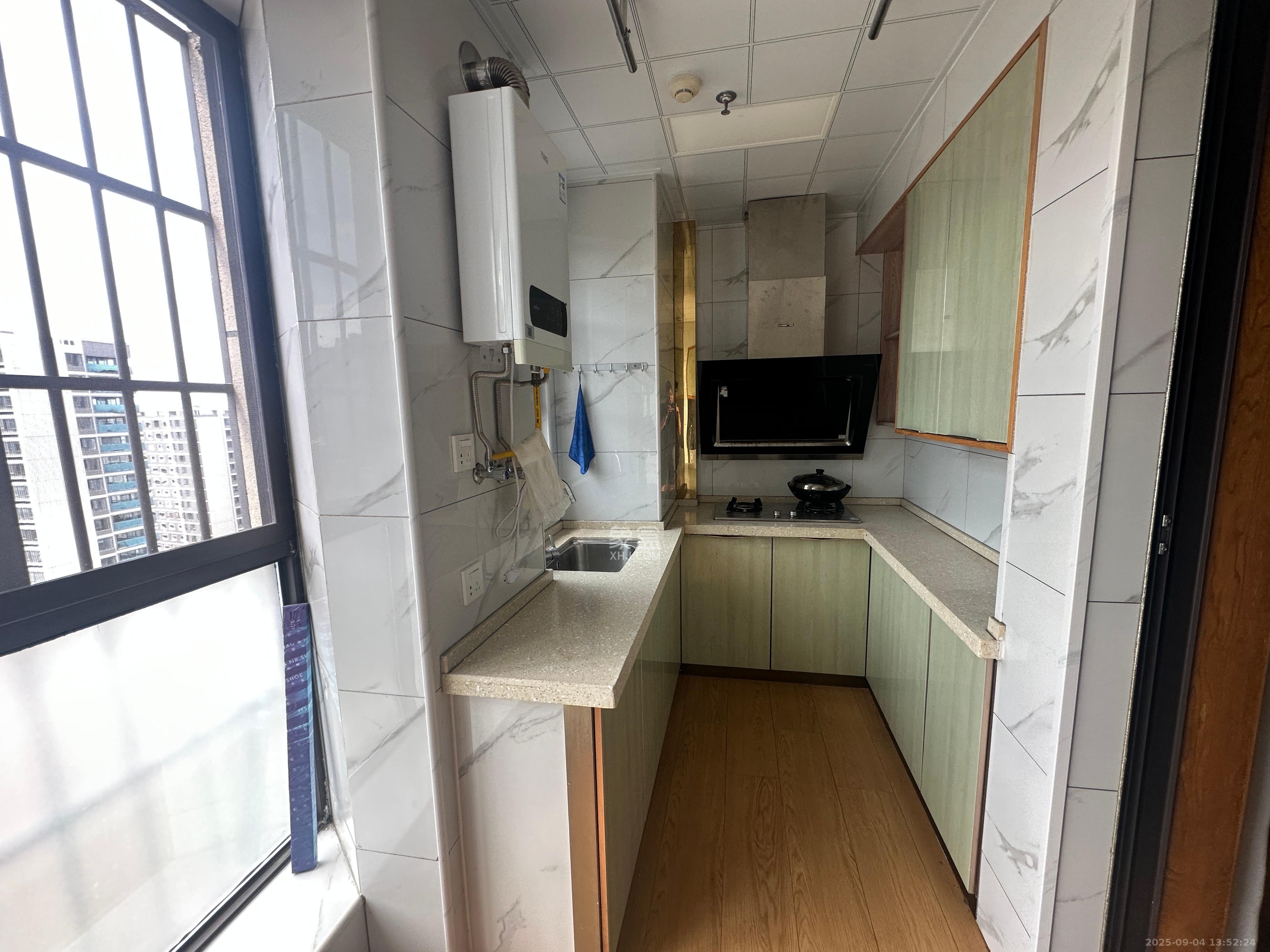 国泰九龙湾  1室1厅1卫    1400.0元/月 国泰九龙湾  1室1厅1卫    1400.0元/月室内图