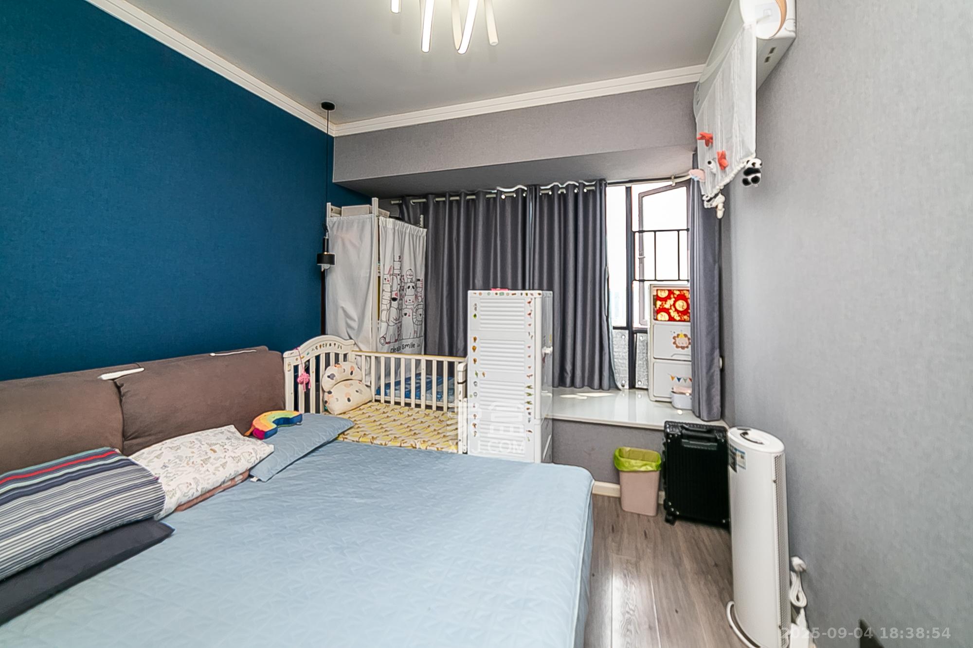 荣悦台  2室2厅1卫    92.0万 荣悦台  2室2厅1卫    92.0万卧室