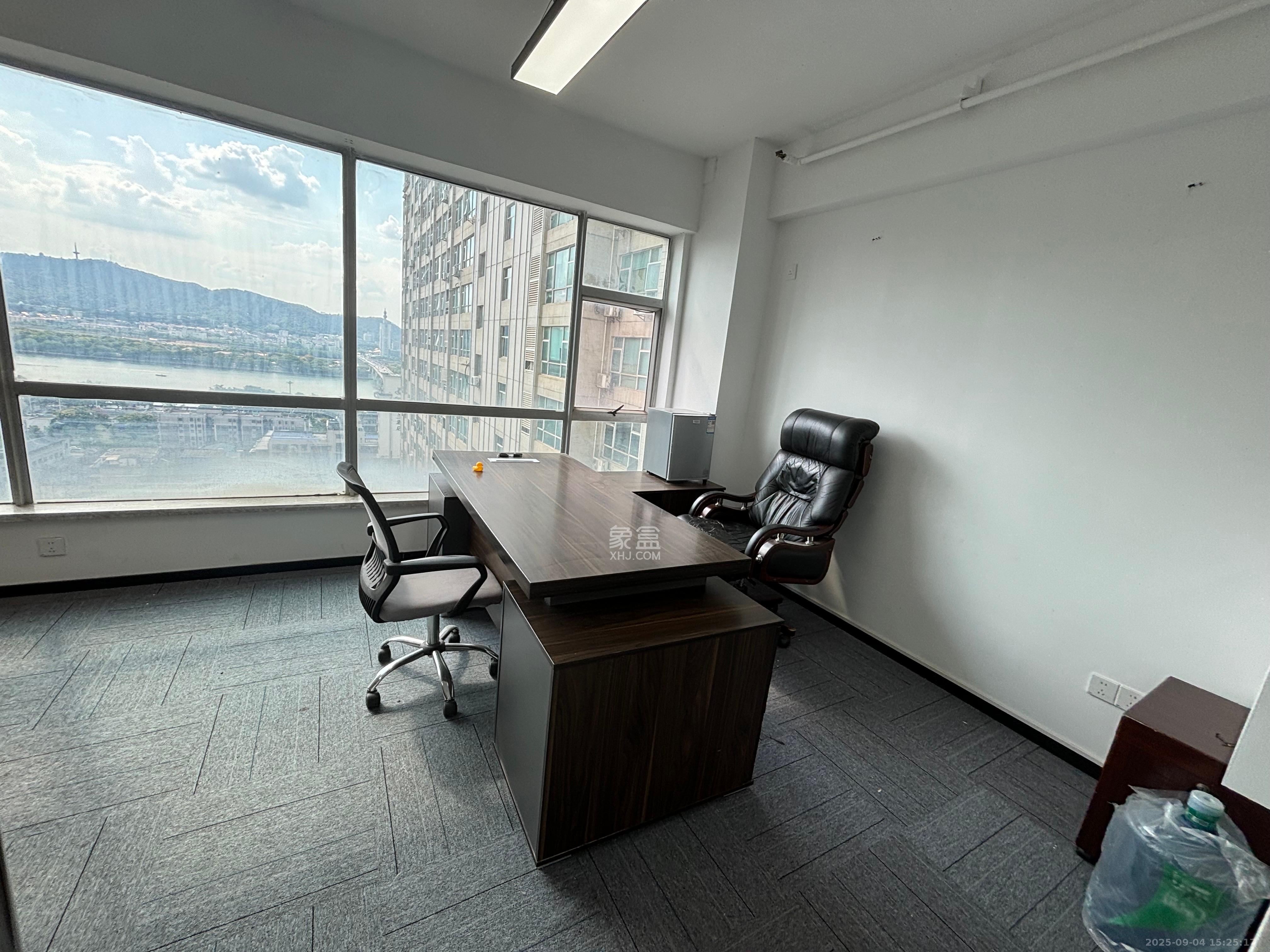 五一新干线  1室1厅1卫    4200.0元/月室内图