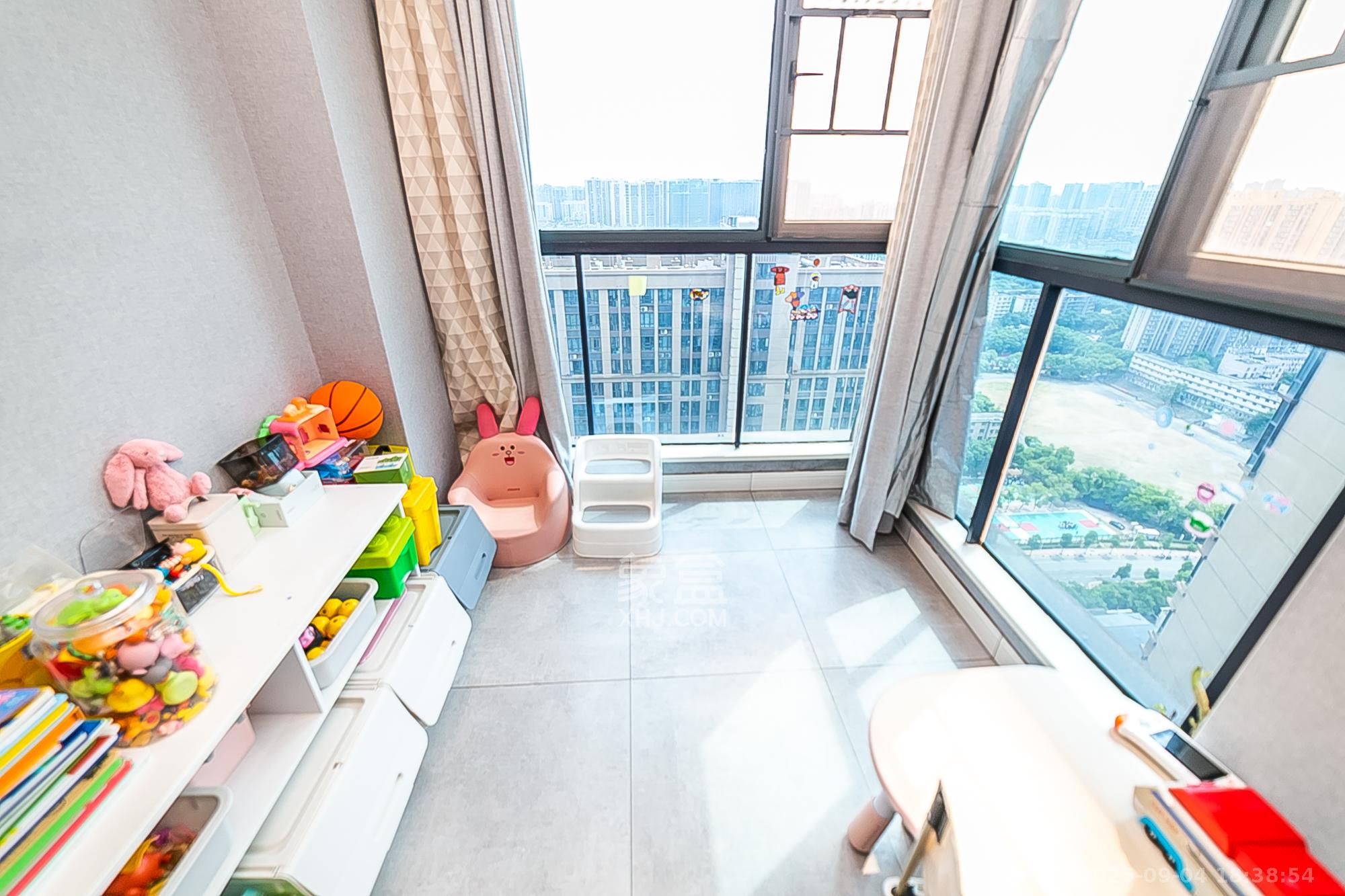 荣悦台  2室2厅1卫    92.0万 荣悦台  2室2厅1卫    92.0万阳台