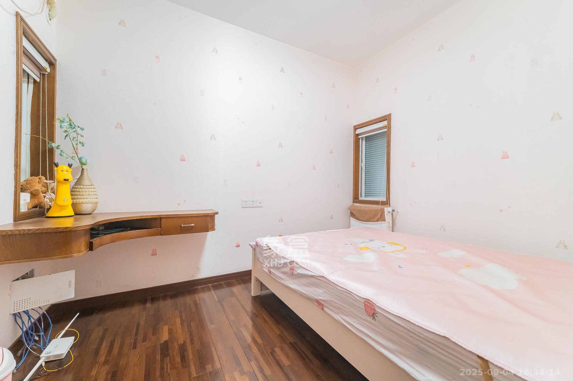 幸福里(幸福里一期) 6室2厅3卫 176.0万 幸福里(幸福里一期) 6室2厅3卫 176.0万卧室