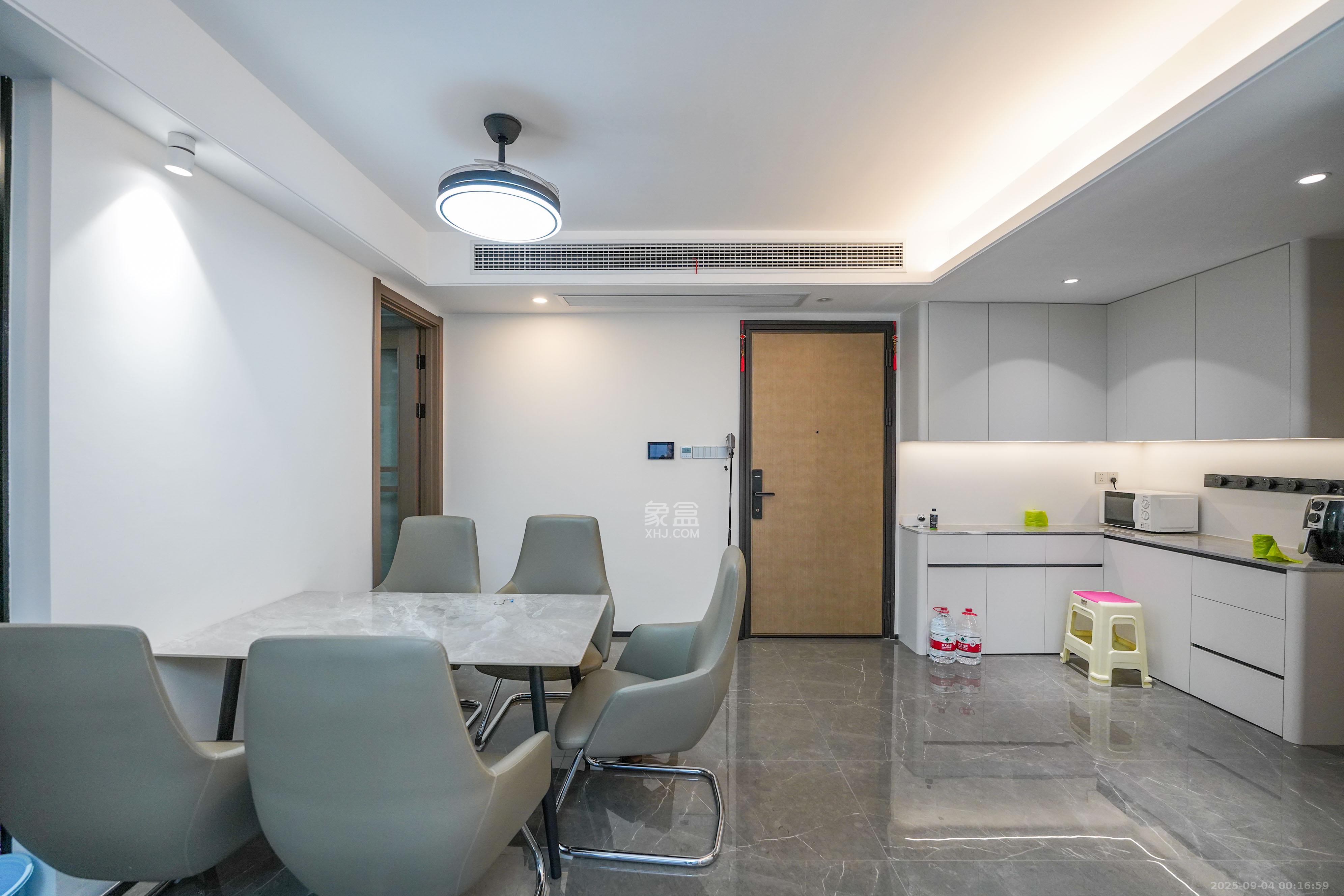 中海寰宇天下  3室2厅2卫    146.0万 中海寰宇天下  3室2厅2卫    146.0万客厅