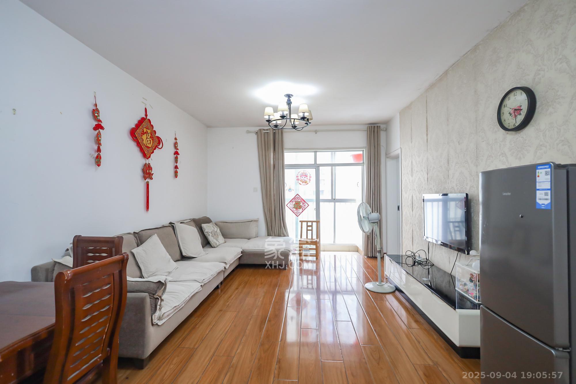 香海西岸 3室2厅1卫 88.0万 香海西岸 3室2厅1卫 88.0万客厅