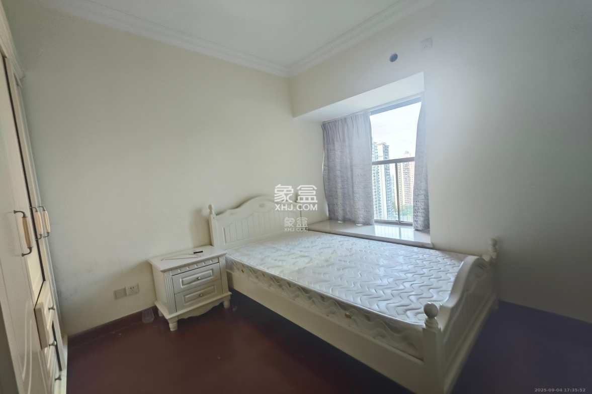 恒大翡翠华庭 3室2厅2卫 2400.0元/月 恒大翡翠华庭 3室2厅2卫 2400.0元/月室内图