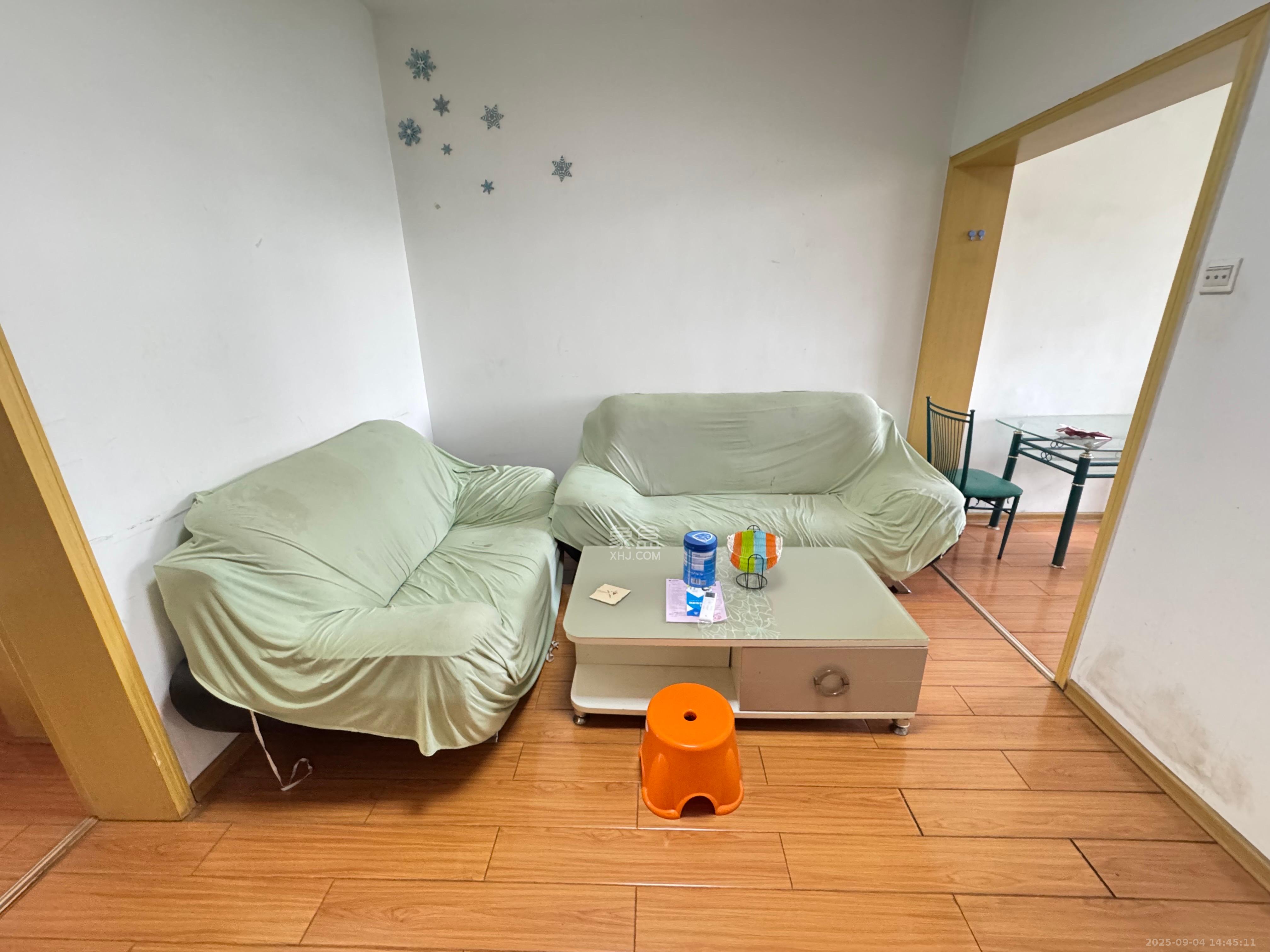 电影院宿舍  2室1厅1卫    1800.0元/月 电影院宿舍  2室1厅1卫    1800.0元/月室内图