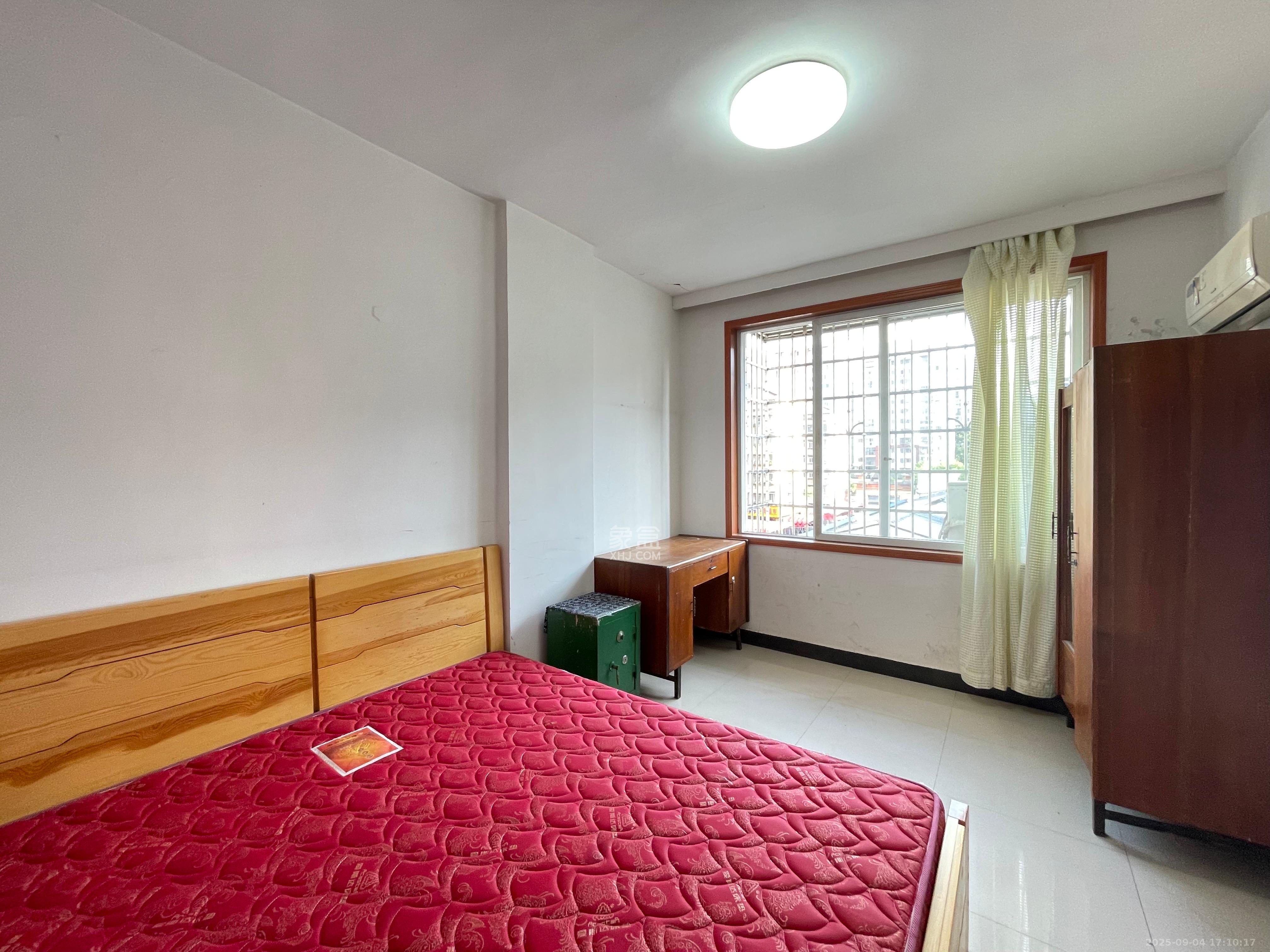 新桥沁园（银港农贸市场）  3室1厅1卫    1800.0元/月室内图