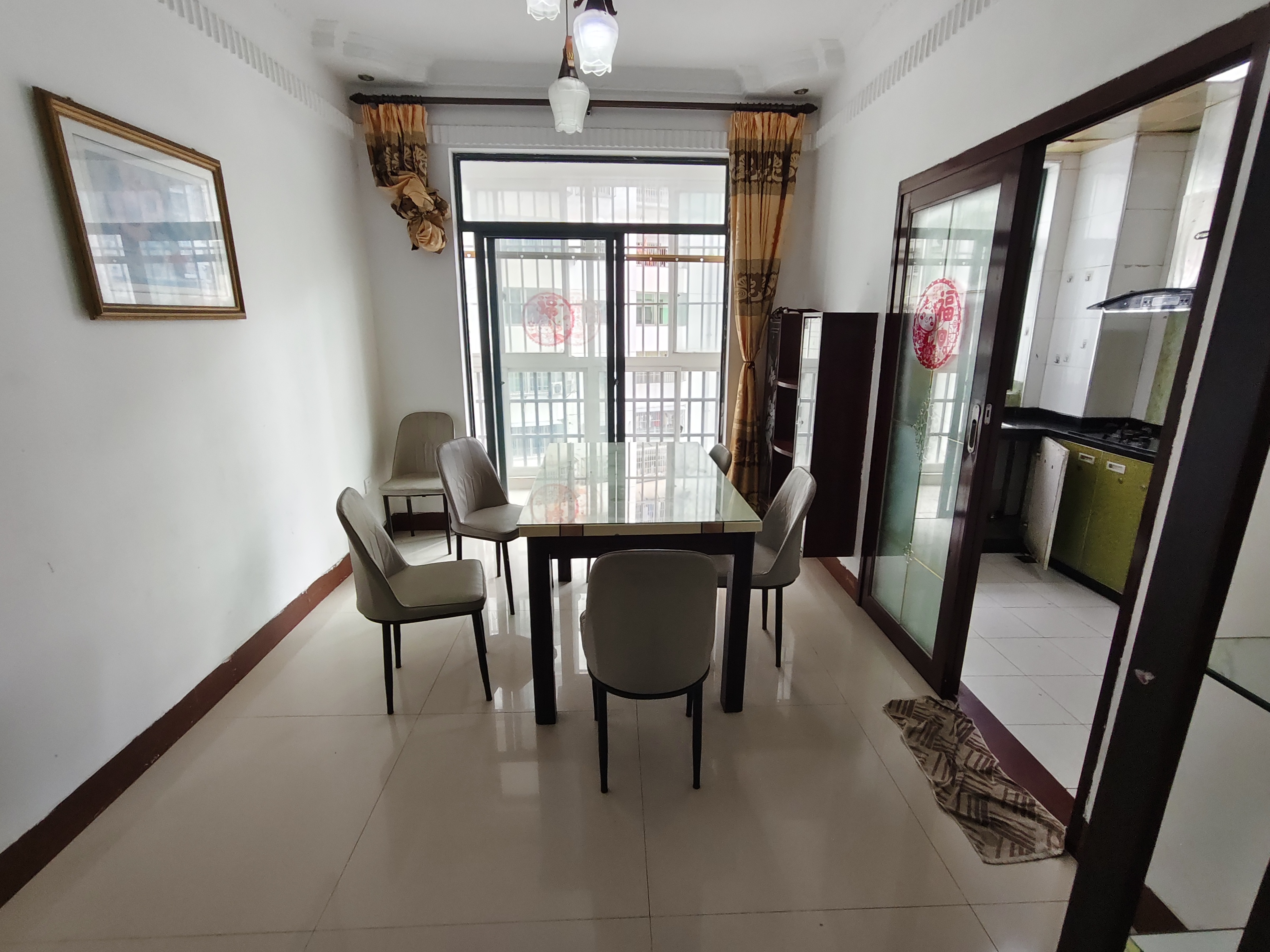 华荣府 3室2厅2卫 2500.0元/月 华荣府 3室2厅2卫 2500.0元/月室内图