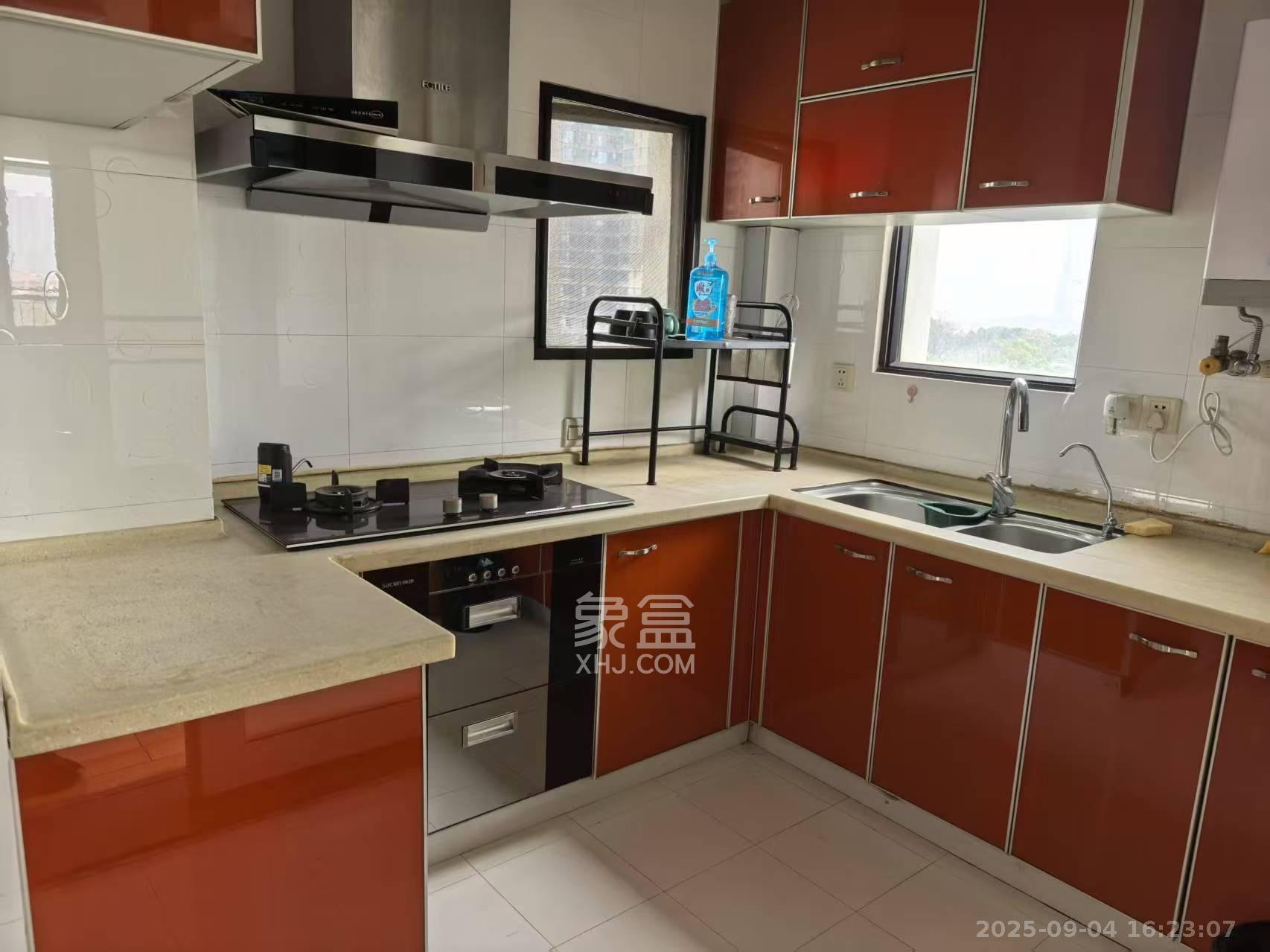 西街花园  3室2厅2卫    3600.0元/月室内图