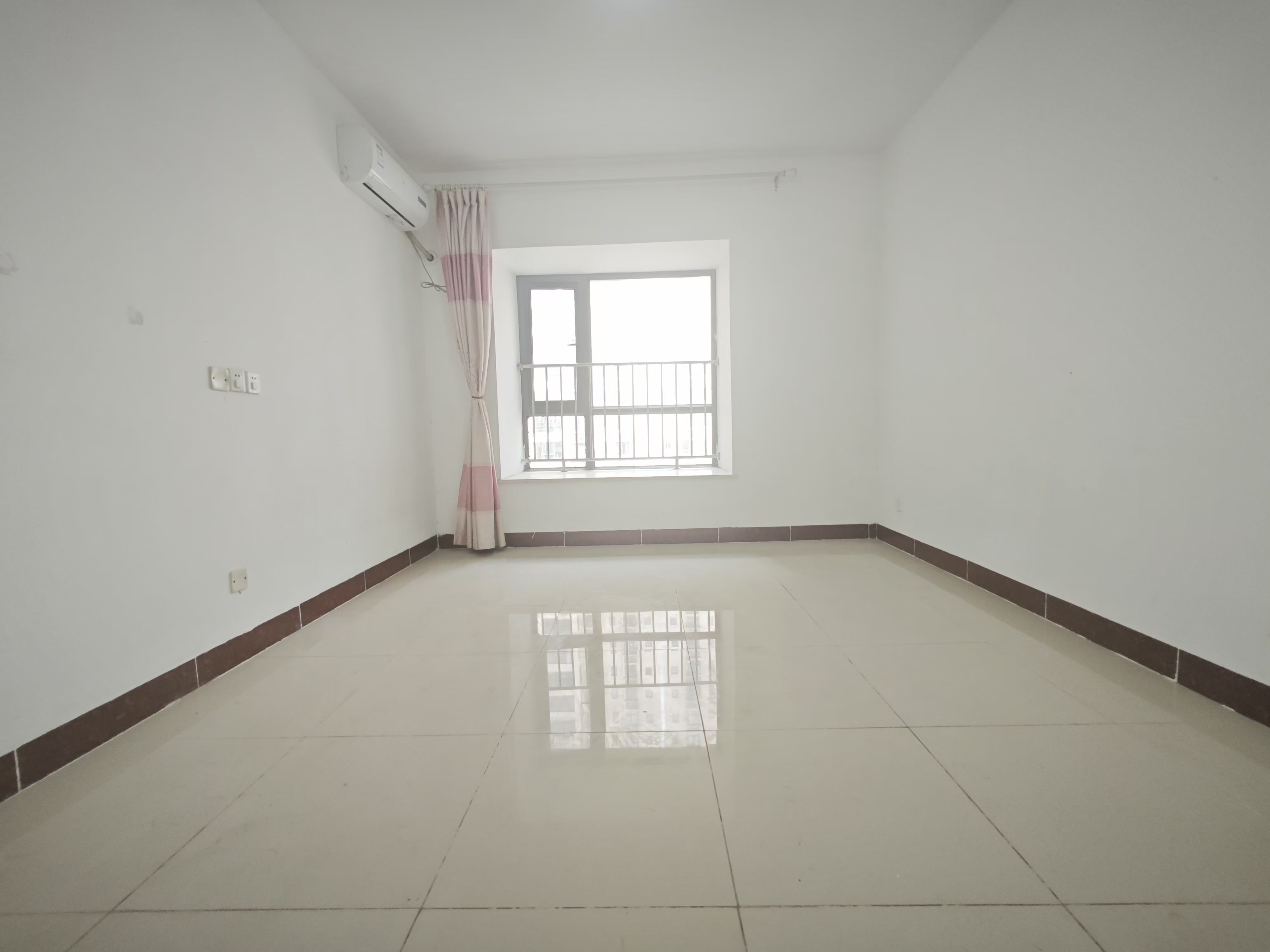 美舍嘉苑一期  4室2厅3卫    3000.0元/月 美舍嘉苑一期  4室2厅3卫    3000.0元/月室内图