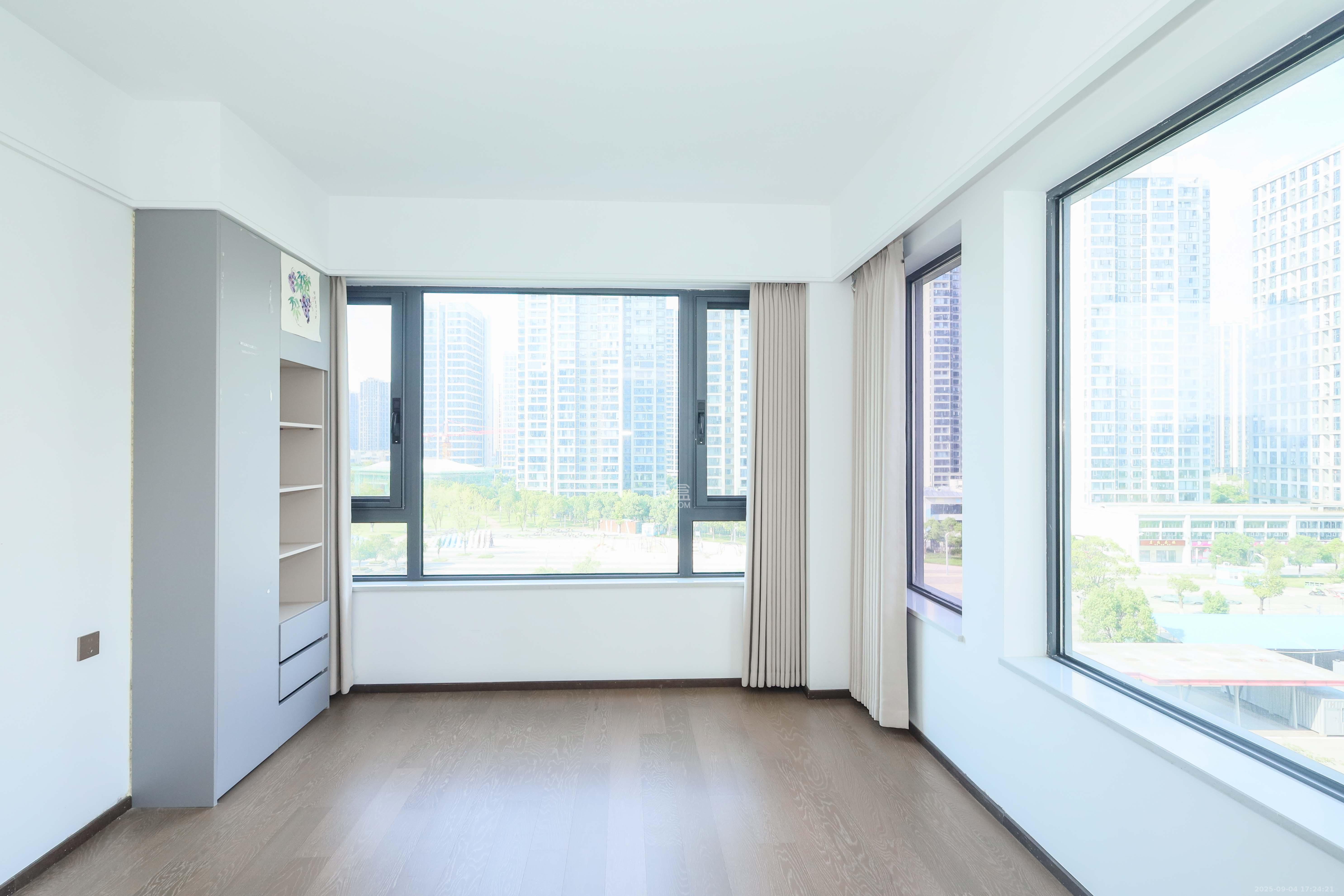 绿城招商桂语雲峯 5室2厅3卫 458.0万 绿城招商桂语雲峯 5室2厅3卫 458.0万卧室