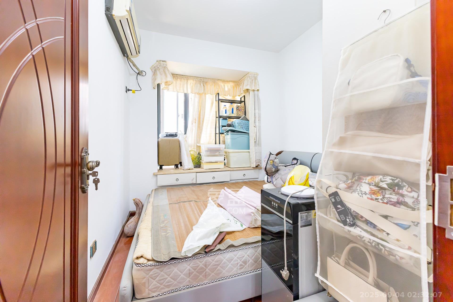 浩龙音乐界  4室2厅2卫    60.0万卧室