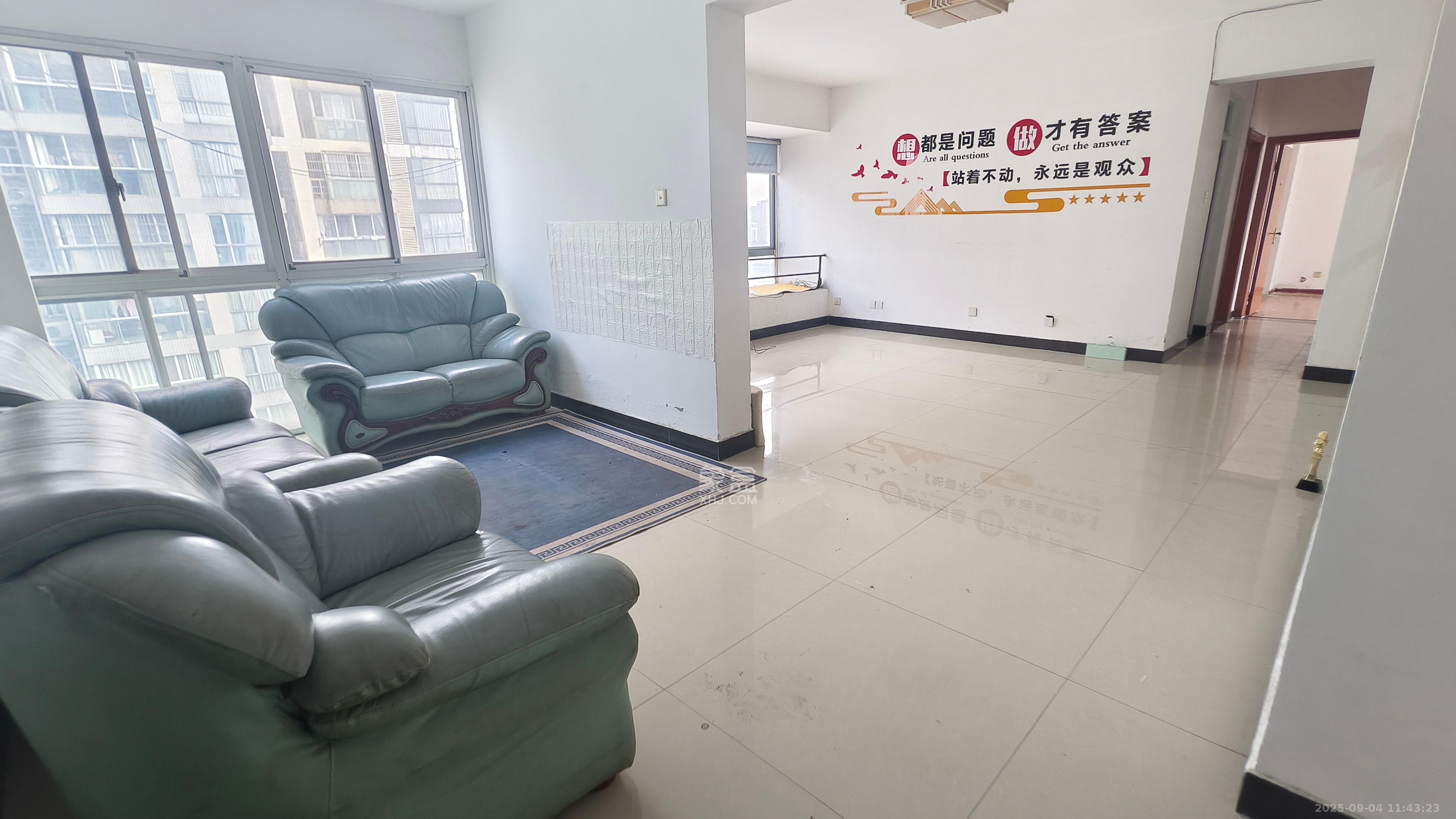 格蓝康都  3室2厅2卫   2800.00元/月