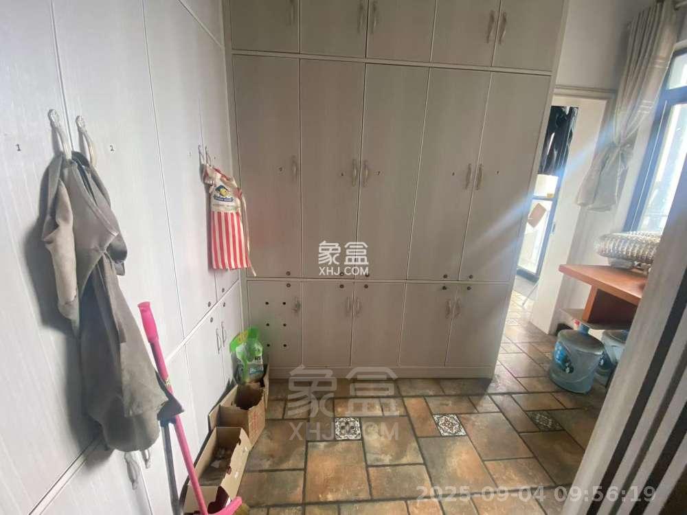 华晨御园  3室2厅2卫    2000.0元/月室内图