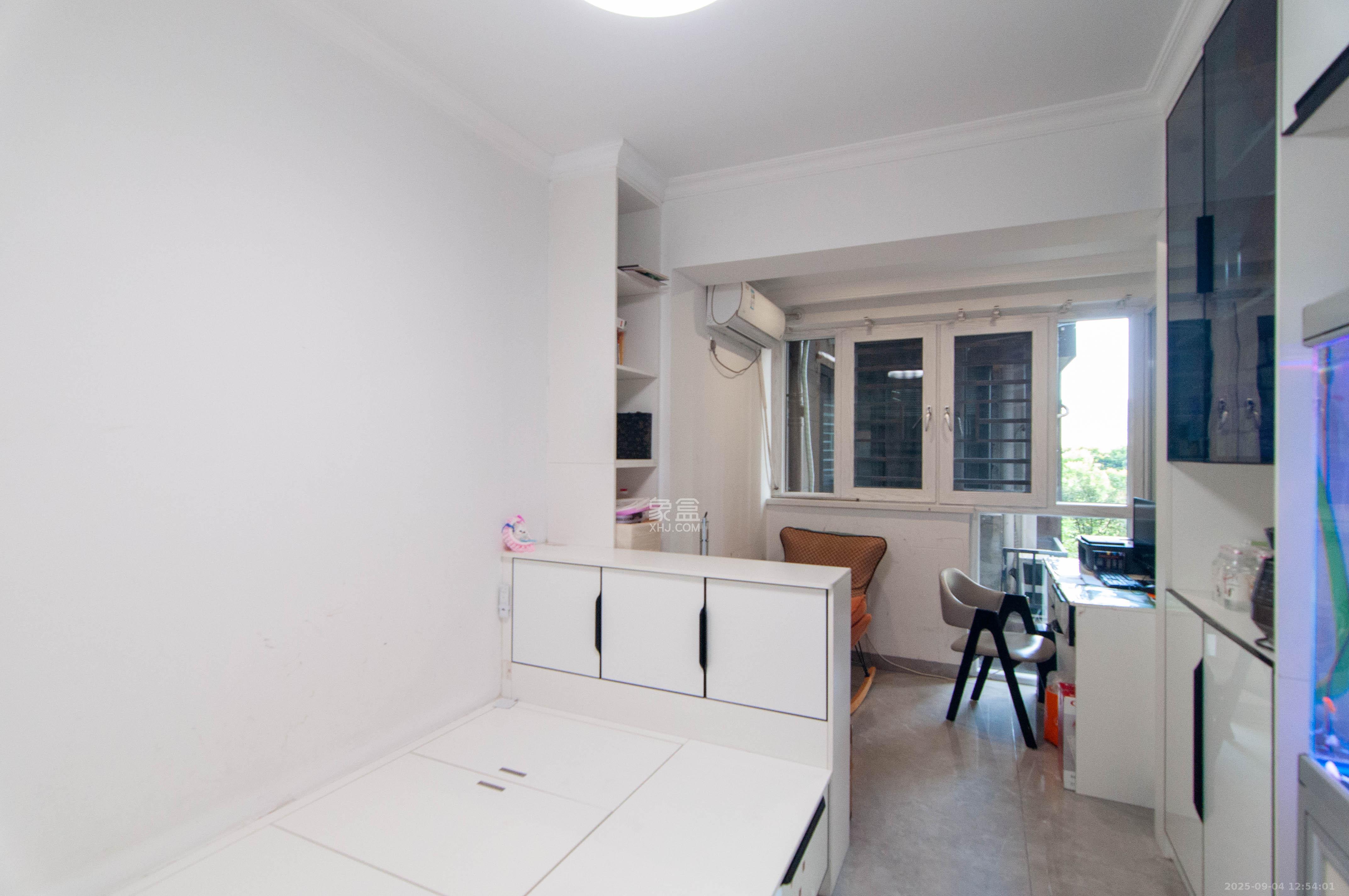 中建梅溪湖中心  4室2厅2卫    170.0万其他