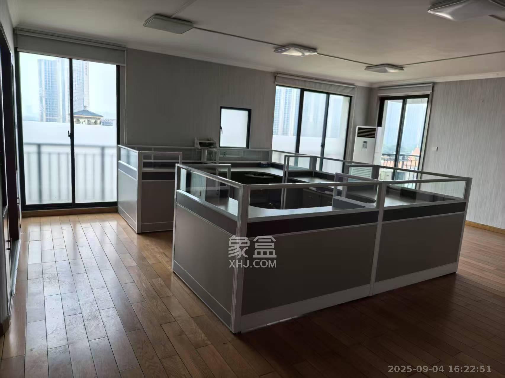 西街花园 3室2厅2卫 3600.0元/月 西街花园 3室2厅2卫 3600.0元/月室内图