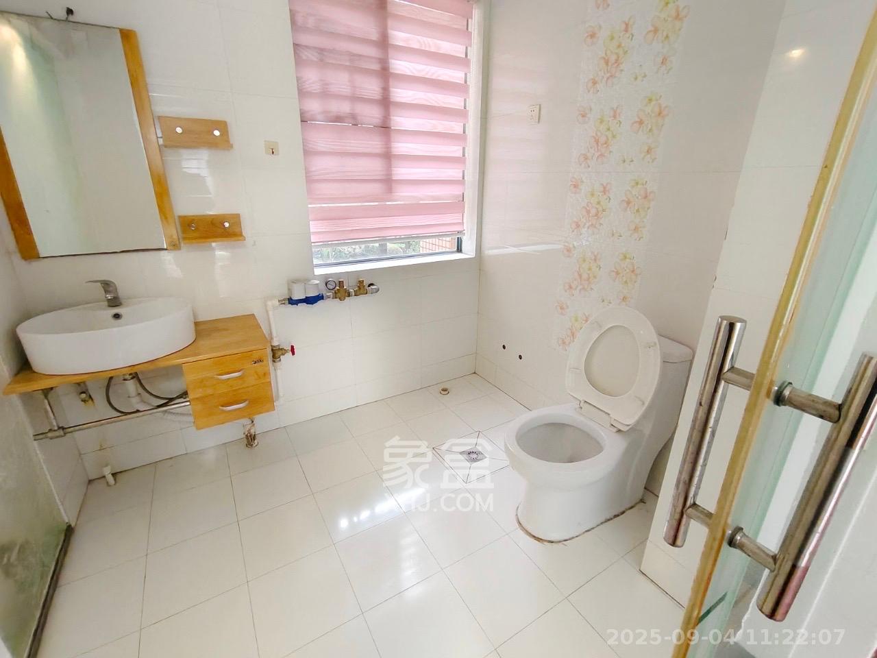 金色山庄  3室2厅2卫    3200.0元/月 金色山庄  3室2厅2卫    3200.0元/月室内图