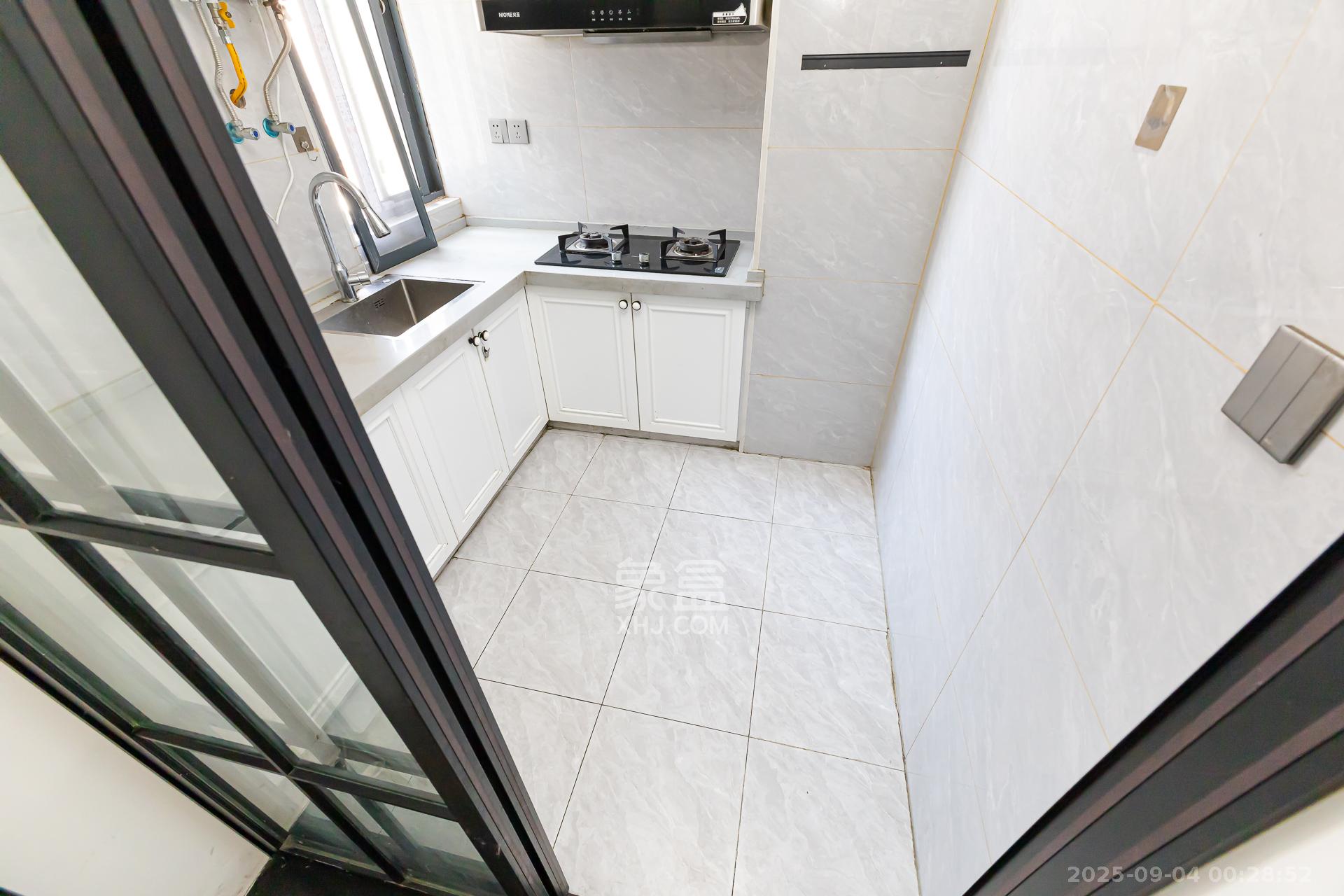 明发阅江悦府  4室2厅2卫    115.0万厨房