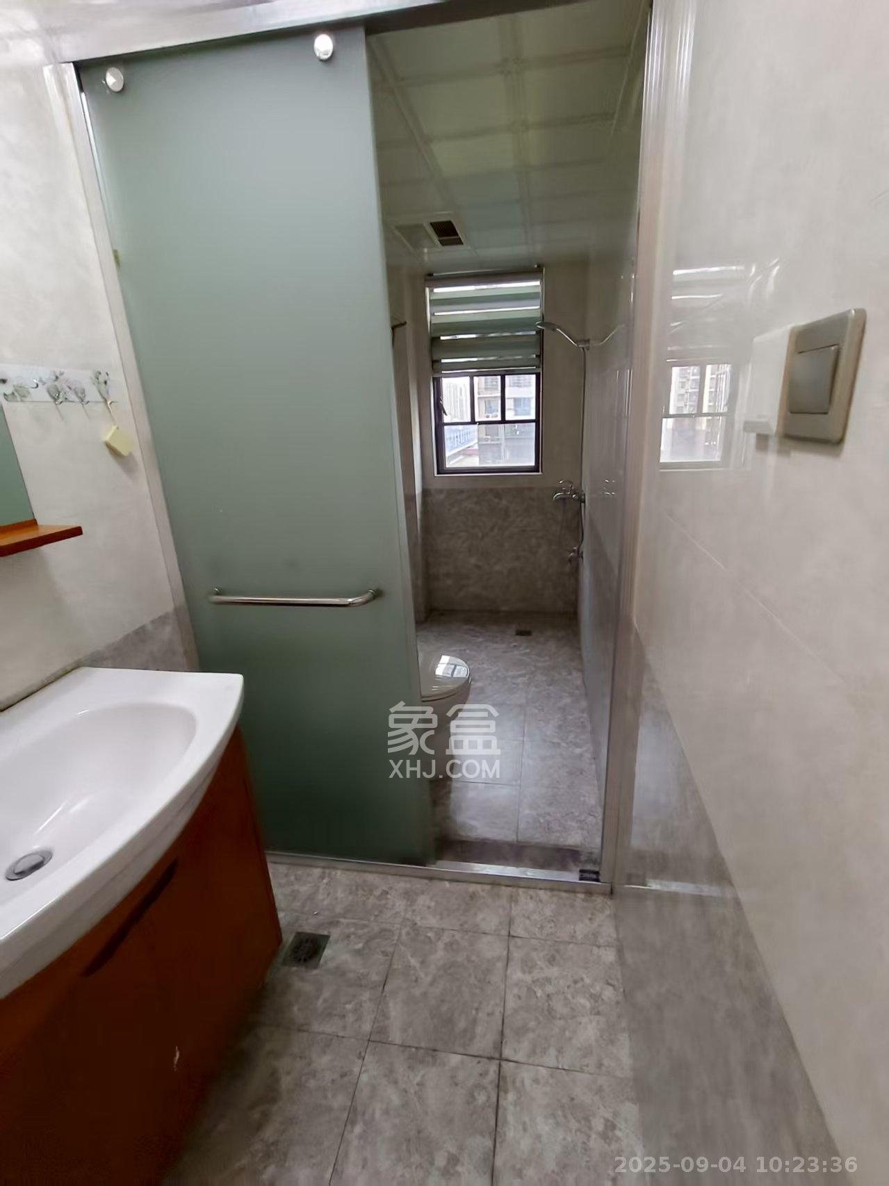 中国铁建国际城二期  4室2厅2卫    2600.0元/月室内图