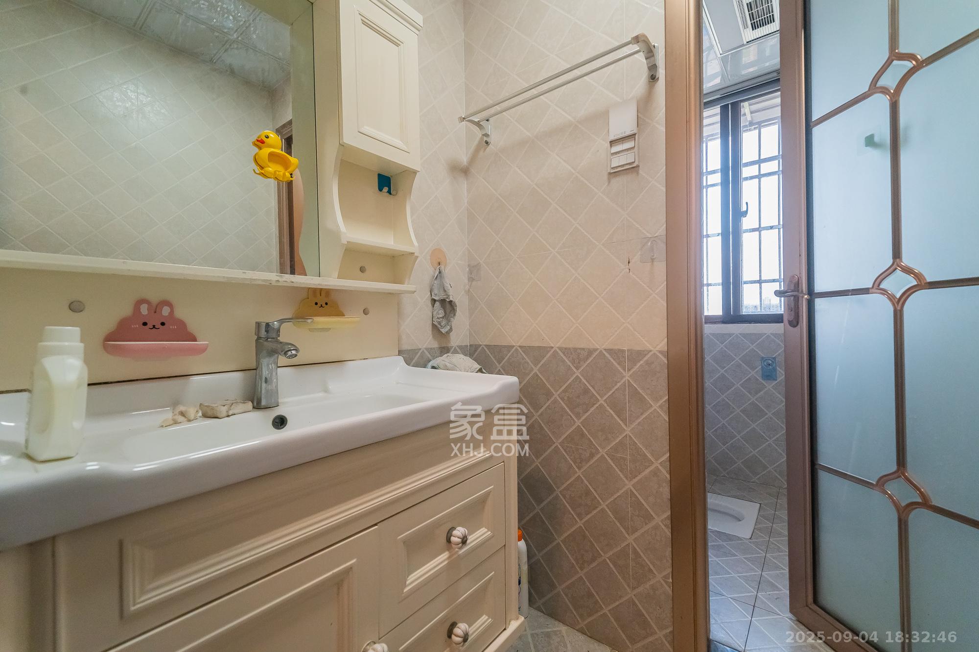 湖湾世景  3室2厅2卫    65.0万 湖湾世景  3室2厅2卫    65.0万卫生间