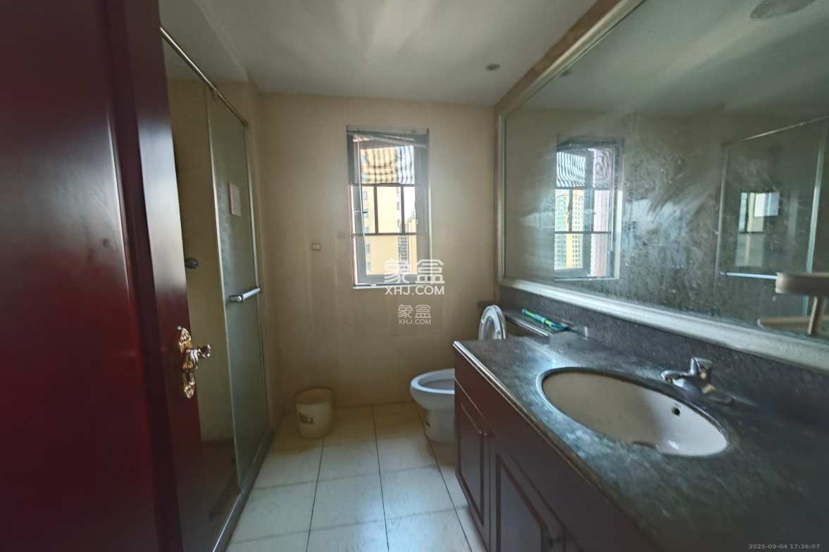 恒大翡翠华庭 3室2厅2卫 2400.0元/月 恒大翡翠华庭 3室2厅2卫 2400.0元/月室内图