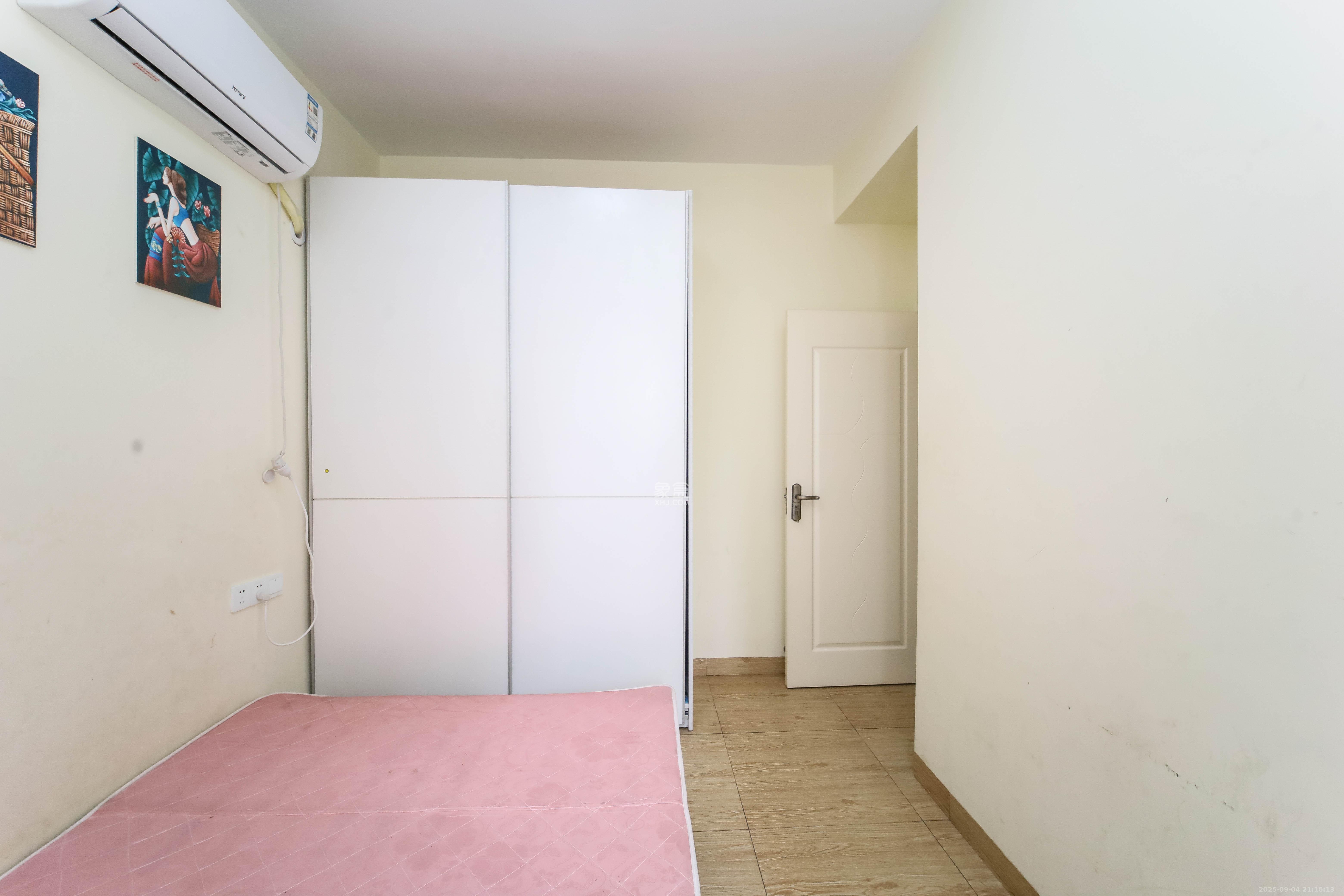 泊爱蓝湾  2室2厅1卫    70.0万 泊爱蓝湾  2室2厅1卫    70.0万卧室