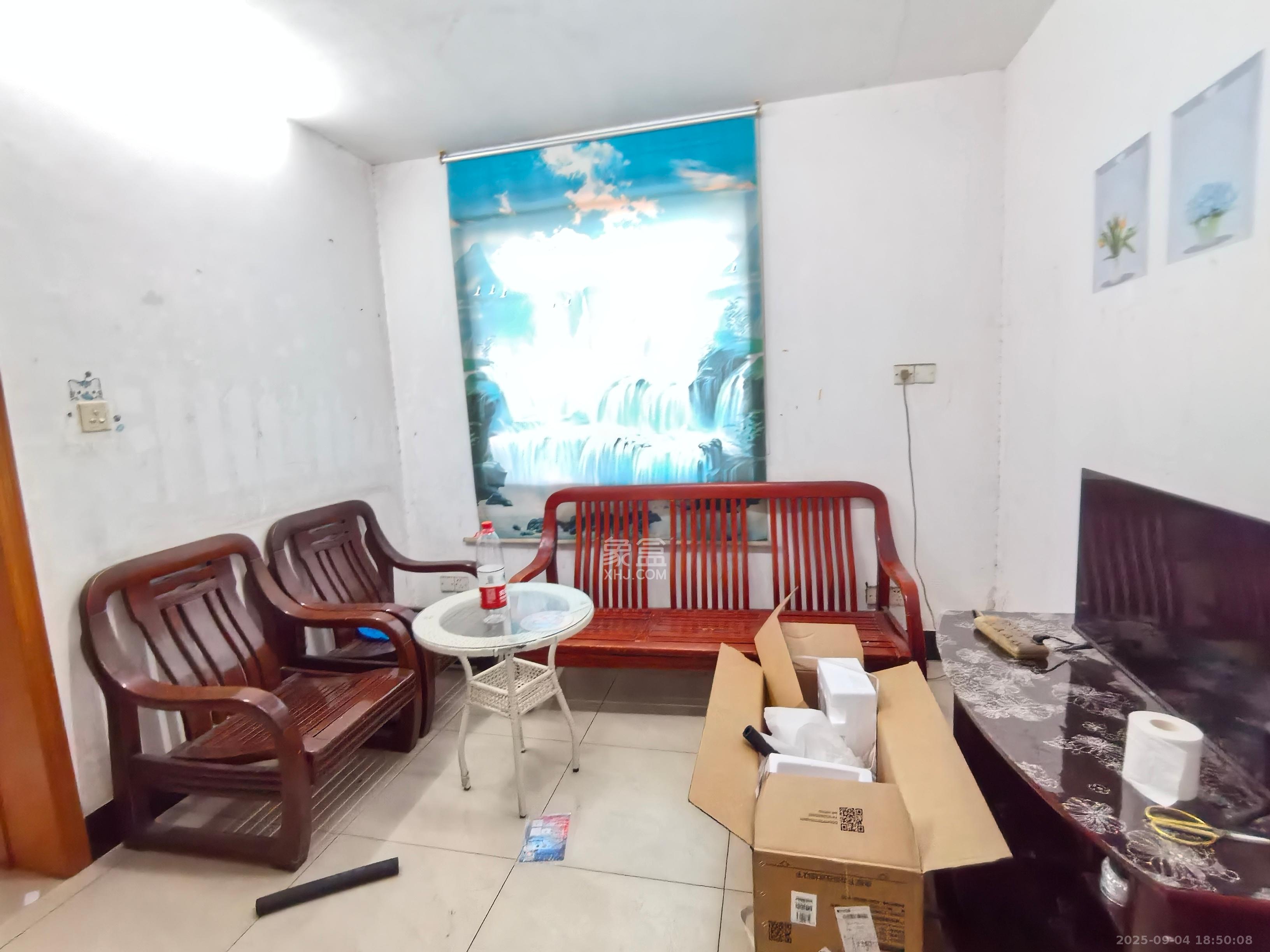 融城花苑  2室1厅1卫    1100.0元/月 融城花苑  2室1厅1卫    1100.0元/月室内图