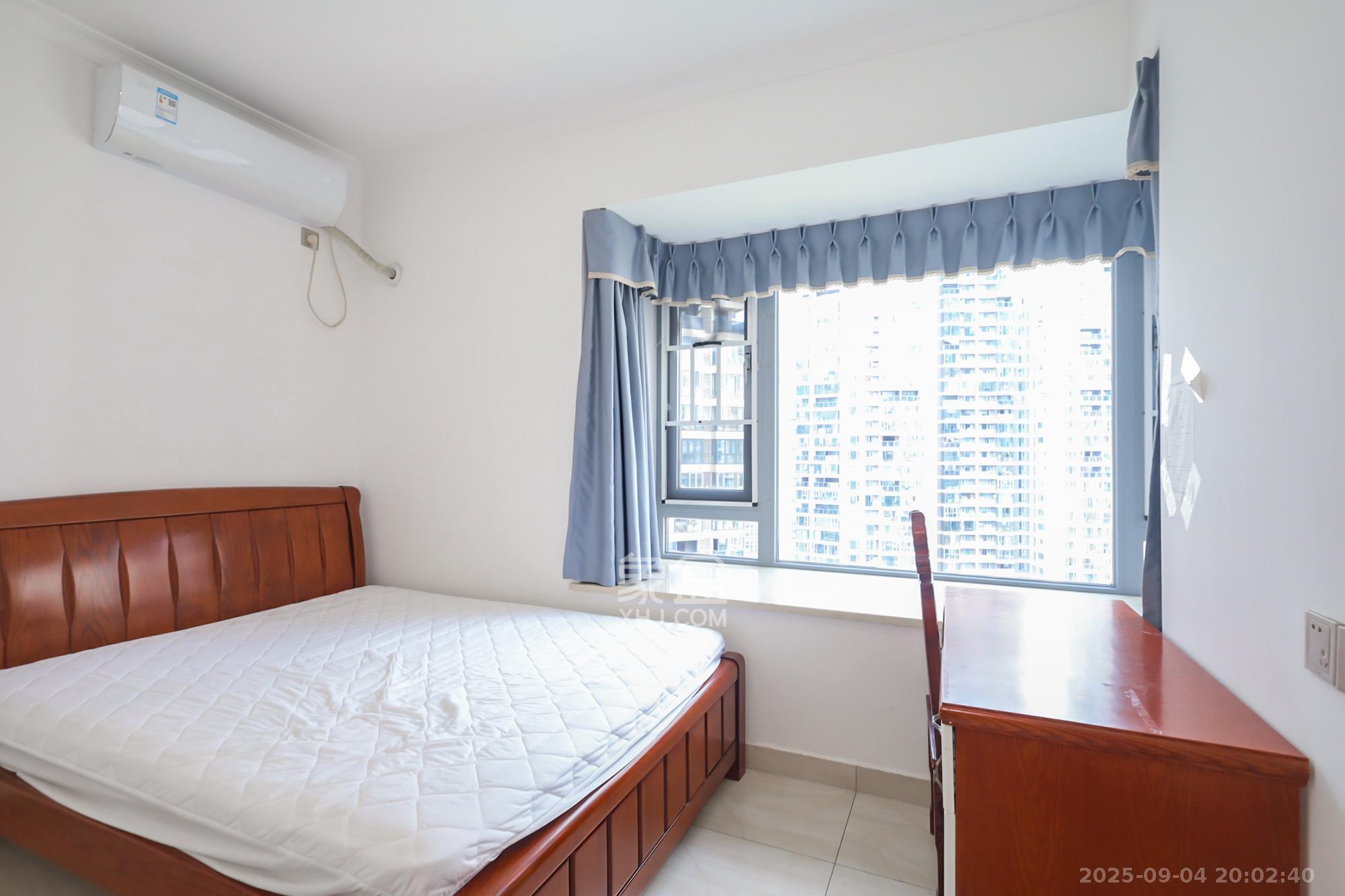 保利天禧D区  4室2厅2卫    215.0万卧室