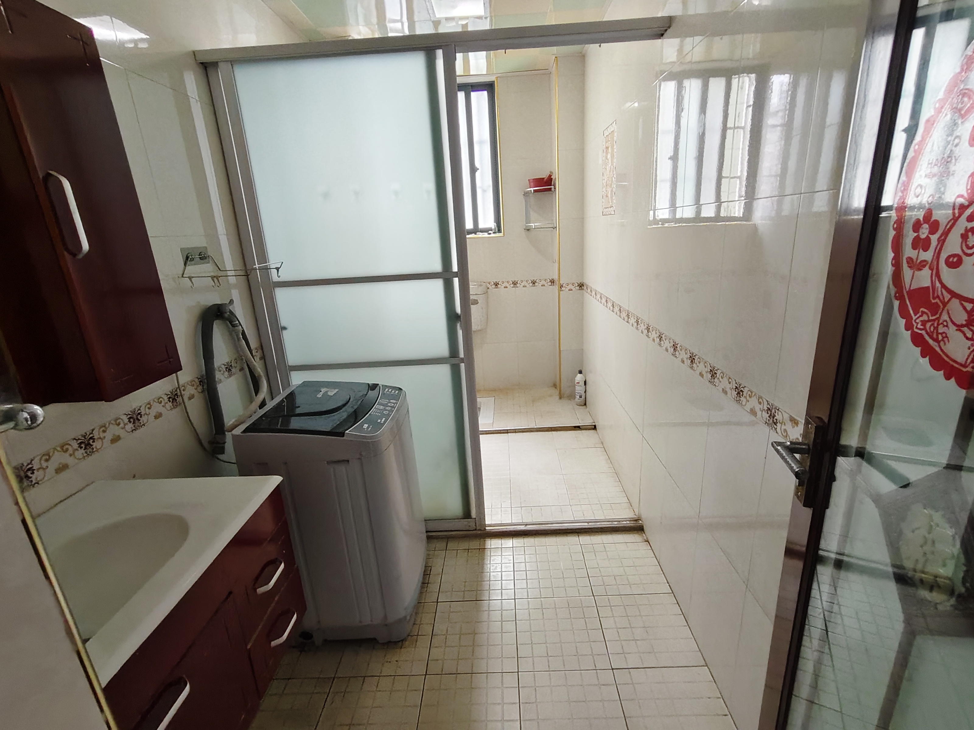 华荣府 3室2厅2卫 2500.0元/月 华荣府 3室2厅2卫 2500.0元/月室内图