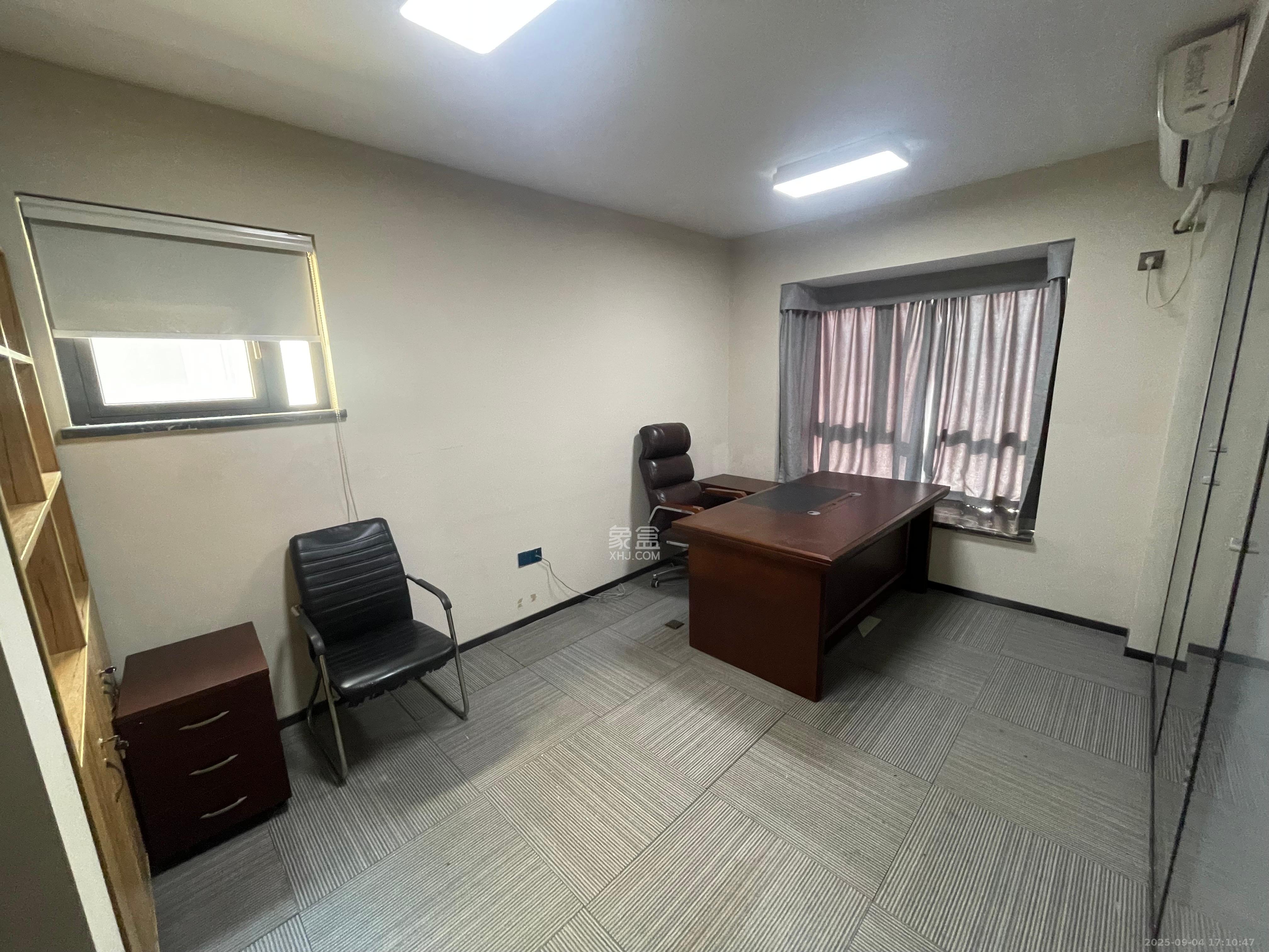 书香名邸  3室1厅1卫    4000.0元/月室内图